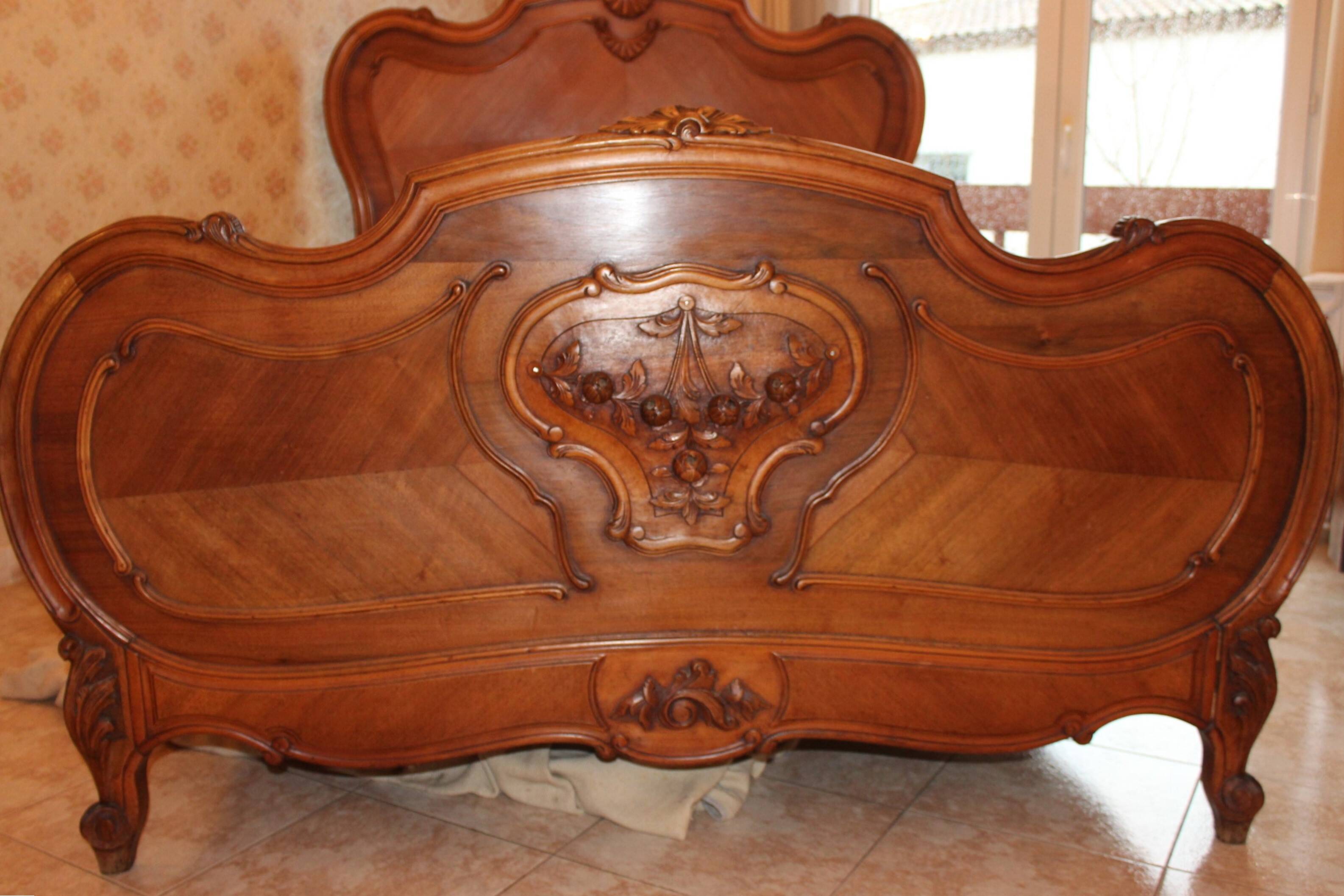 Walnut rocaille bed from the early 20th century.