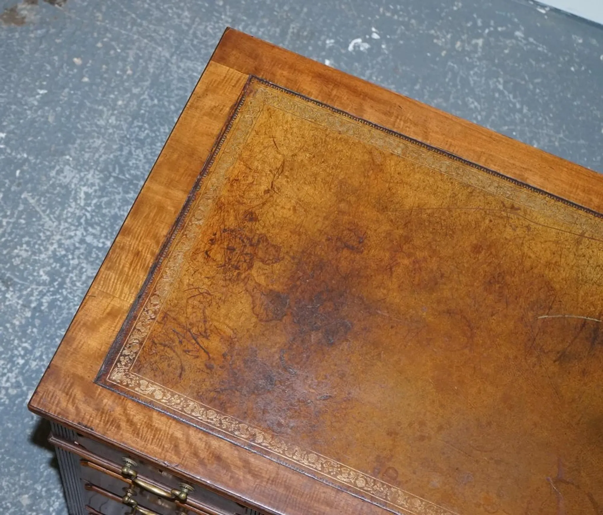 Antique Pedestal Desk by Edwardian Maple & Co, 1890
