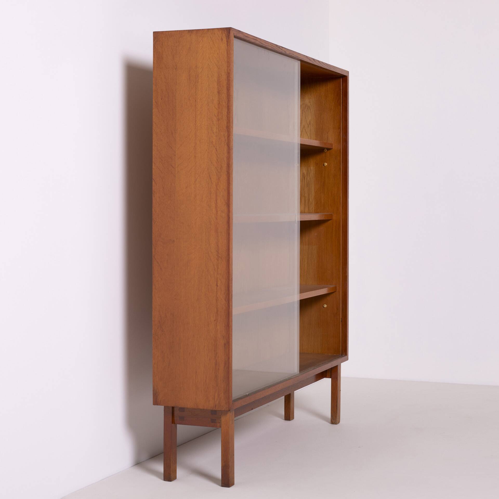 ULUV library, light oak, Czechoslovakia, 1960s.