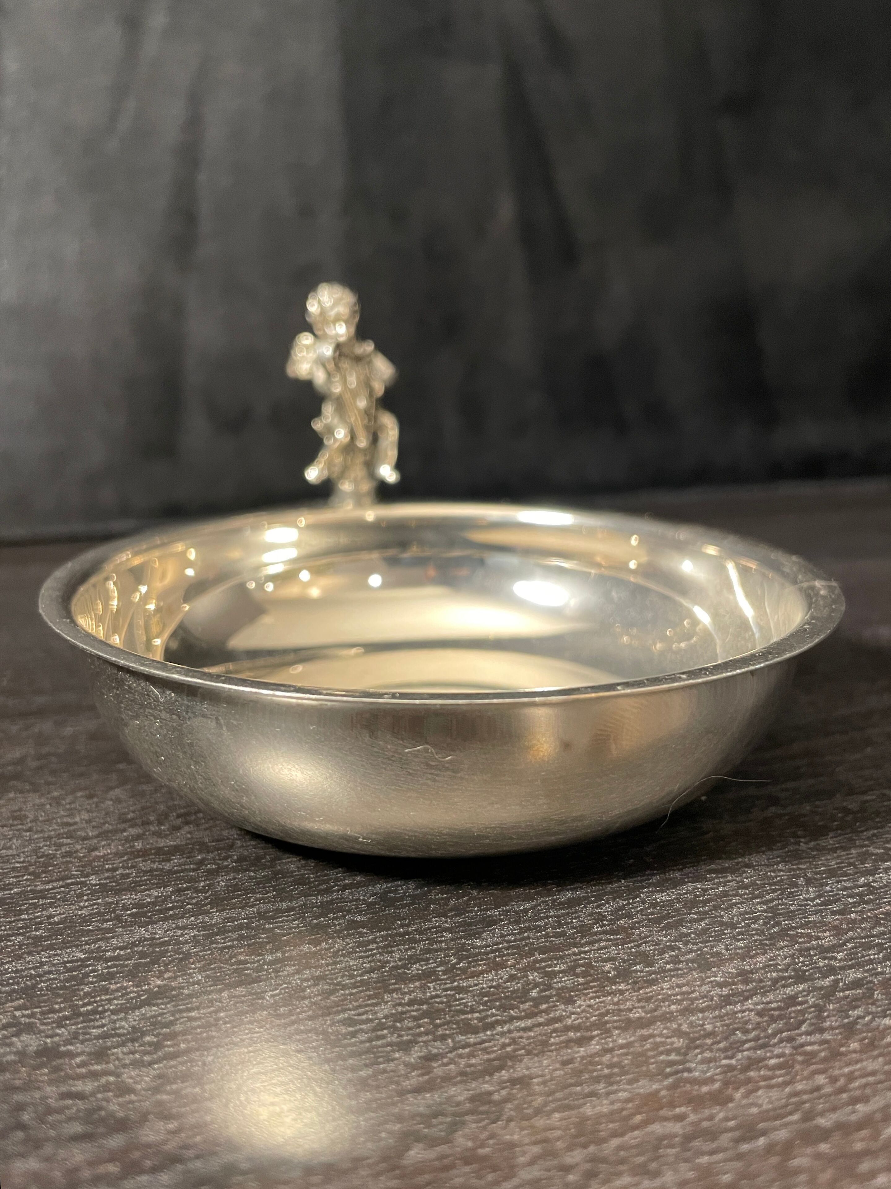 Angel pocket emptier