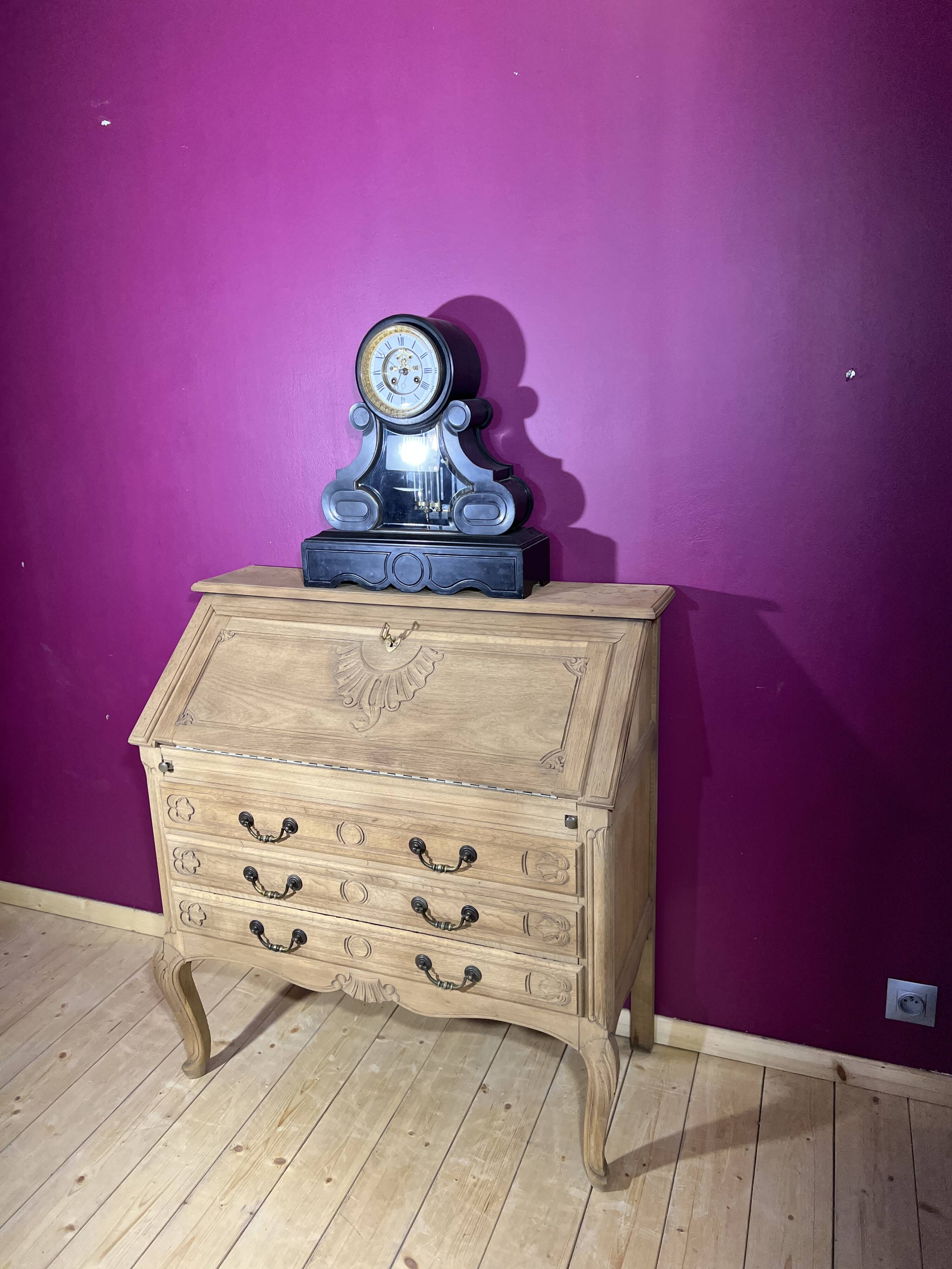 Decapé desk in baroque oak