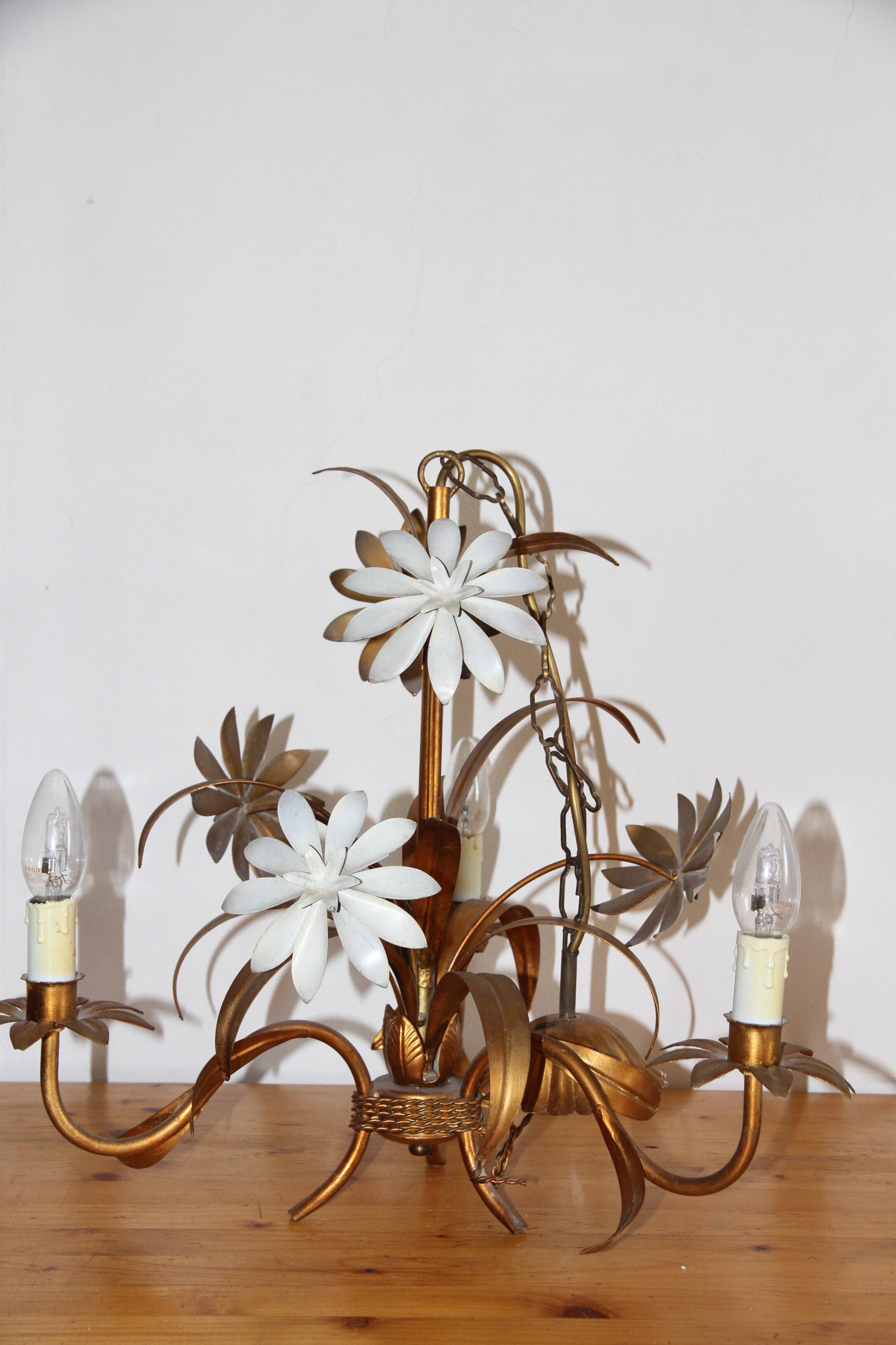 3-light flower bouquet chandelier in gilded bronze painted metal