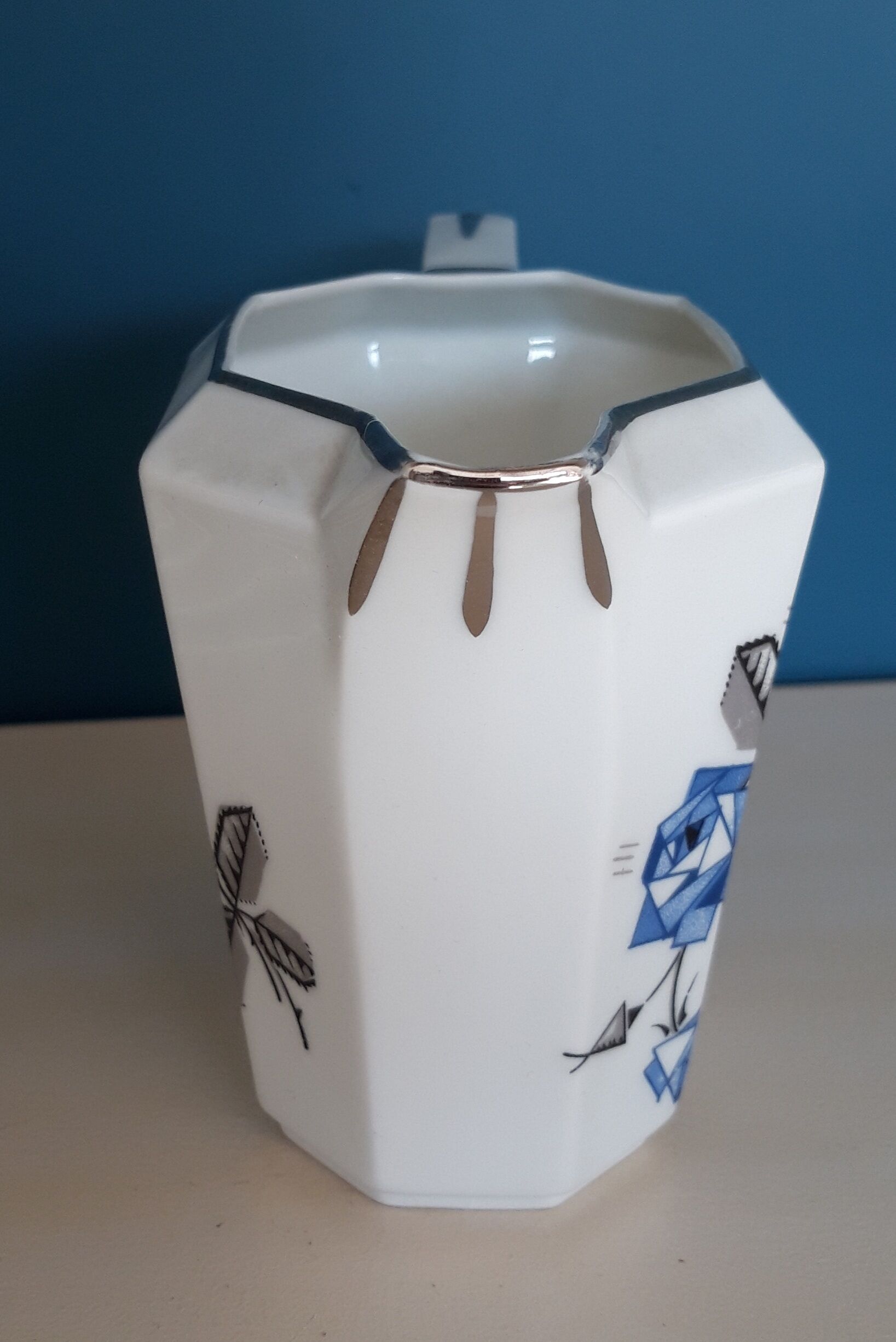 Service of cups and milk jar in fine porcelain from Limoges Art Deco