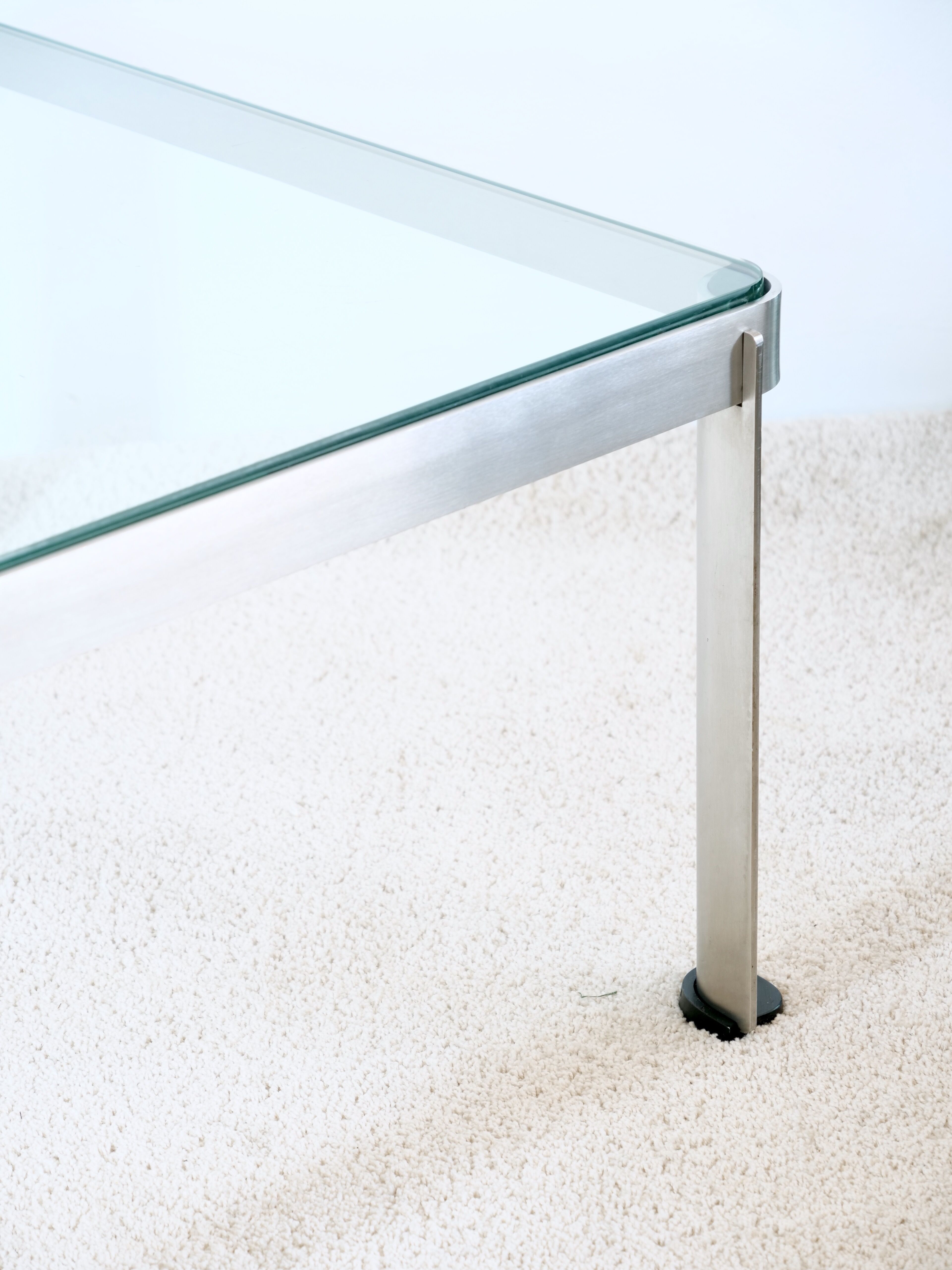Coffee table model t113 by Osvaldo Borsani for Tecno 1975