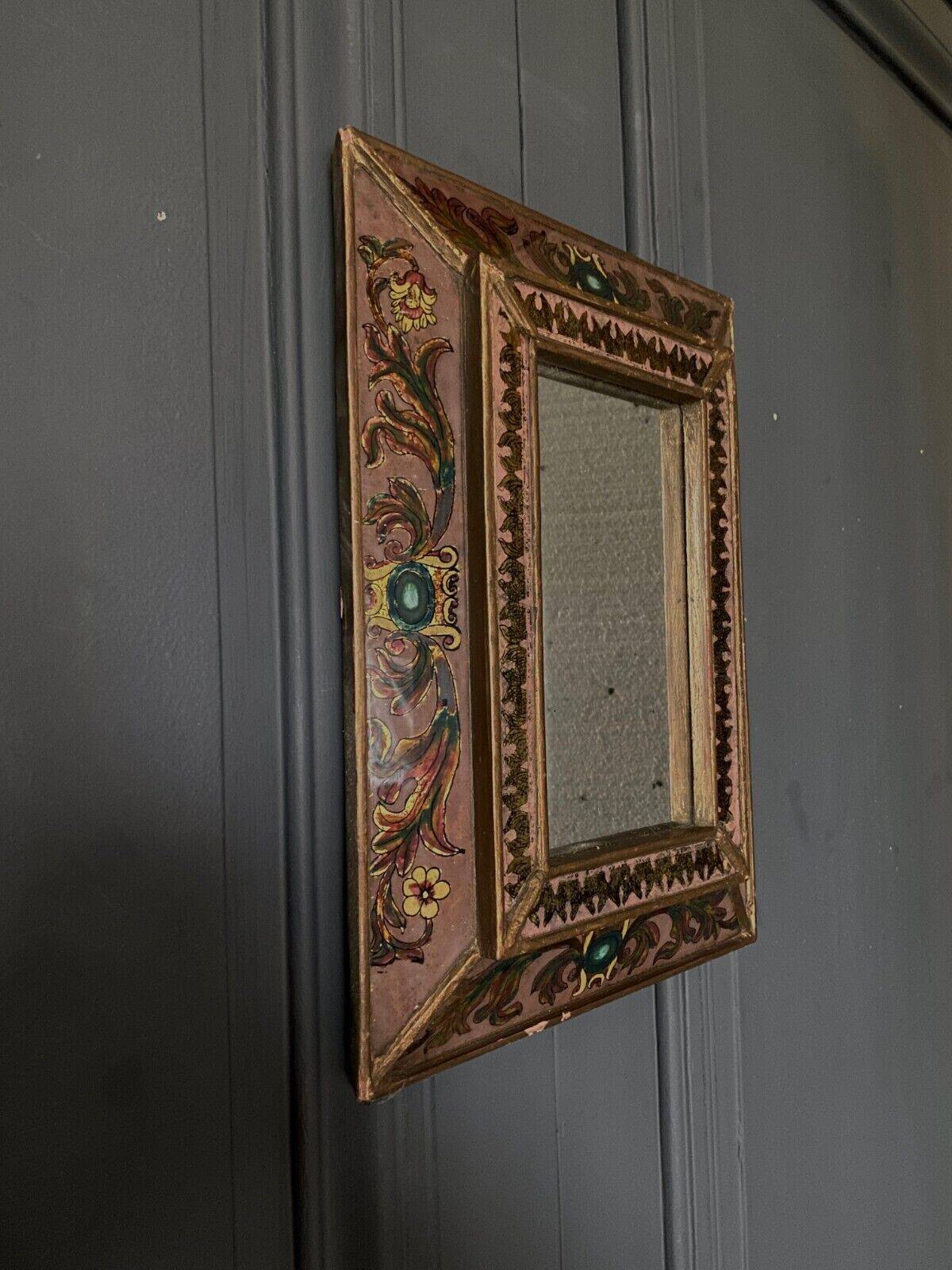 Petit miroir à parclose décor d'arabesques milieu XXe