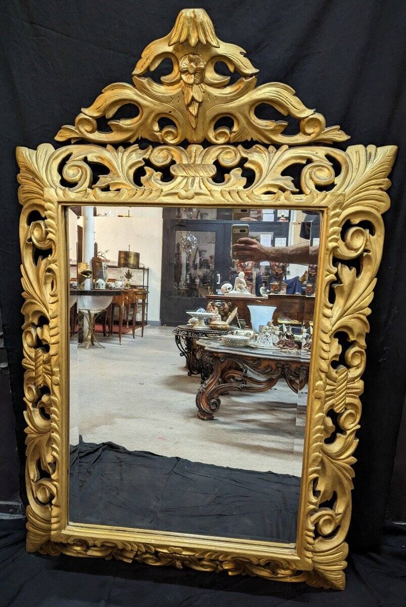 Large Italian mirror in carved and gilded wood