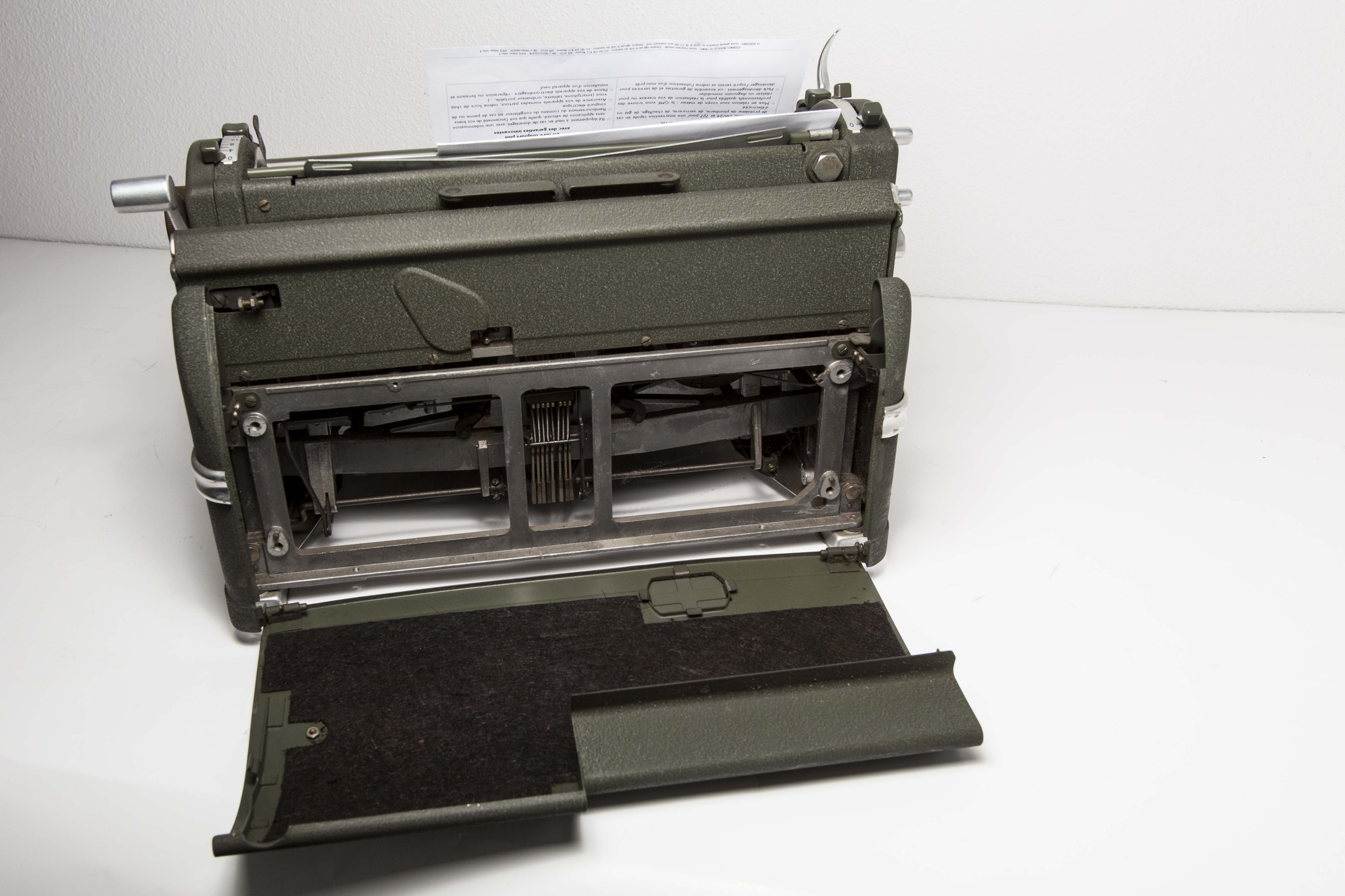 Hermes ambassador typewriter, 1952