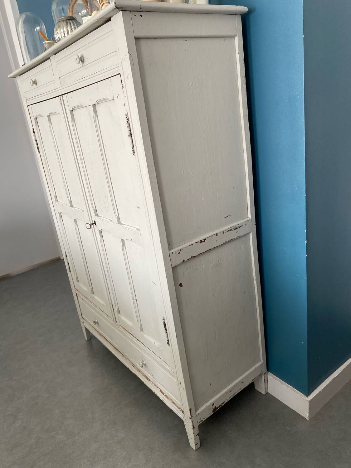 Small Parisian wardrobe