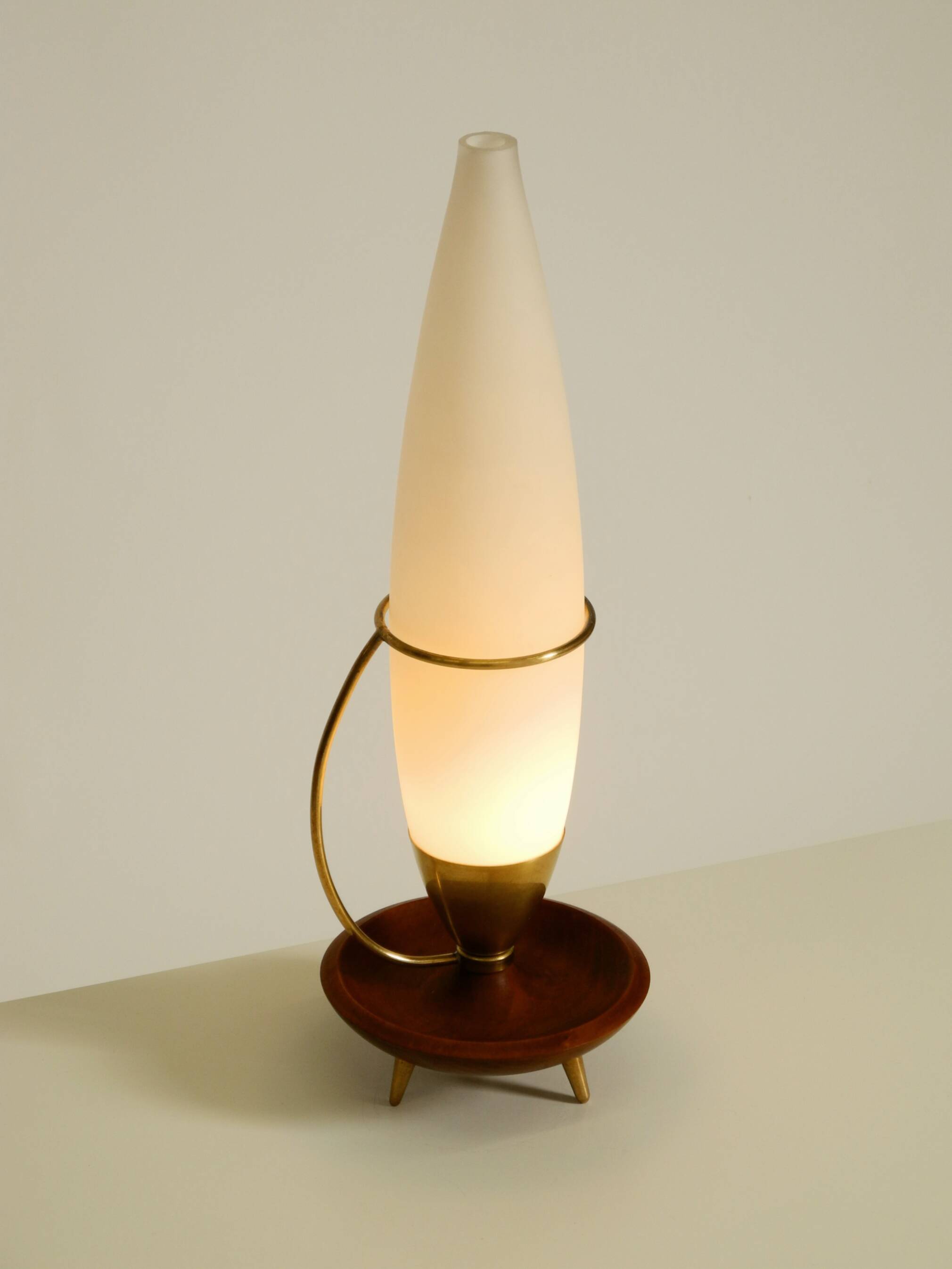 Large 1950s table lamp made of brass and teak, with a frosted glass shade
