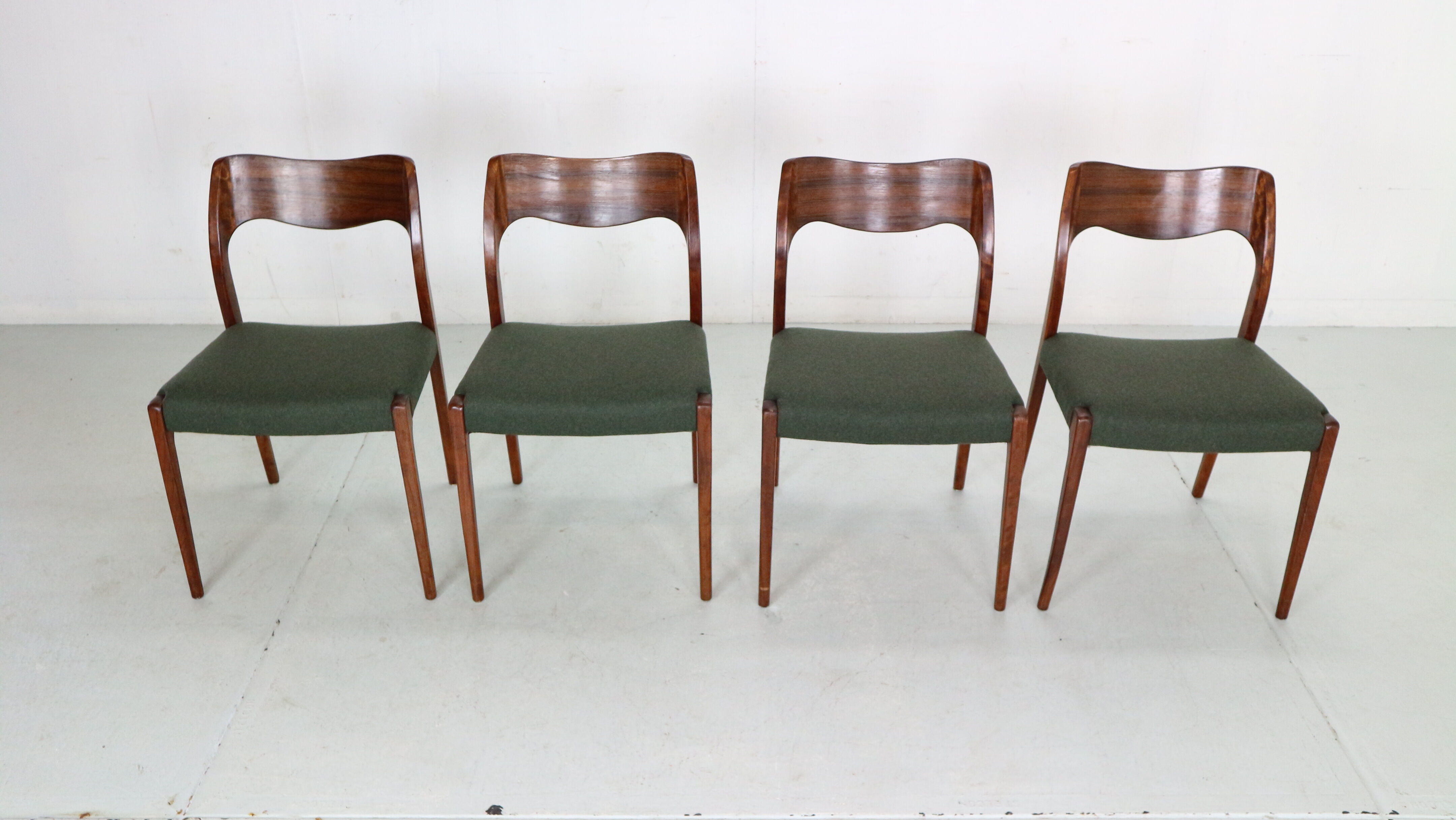 4 chaises Niels Møller « Modèle- 71 » palissandre & tissu 1951