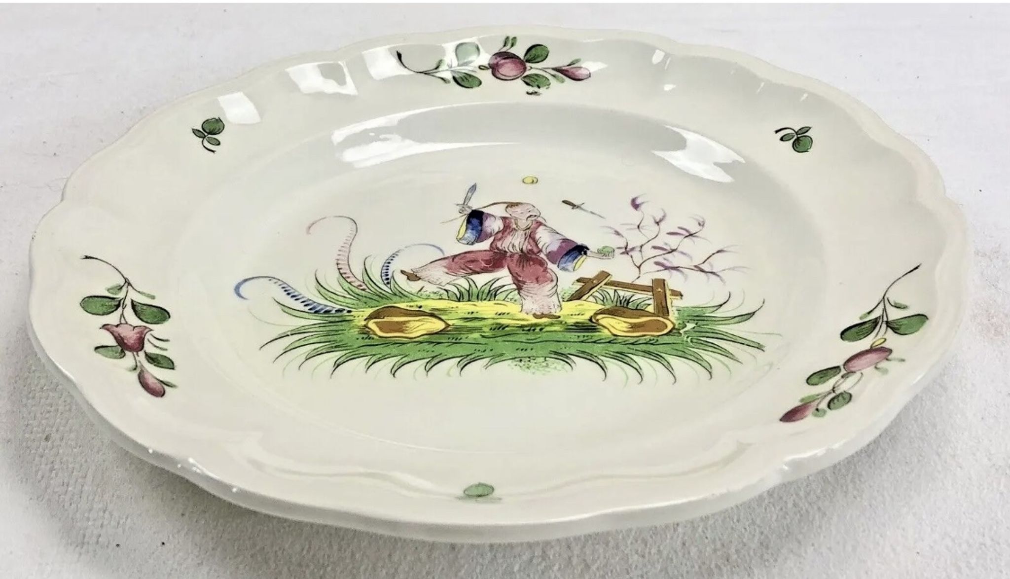 Hollow round dish décor with Chinese Saint Clément Lunéville