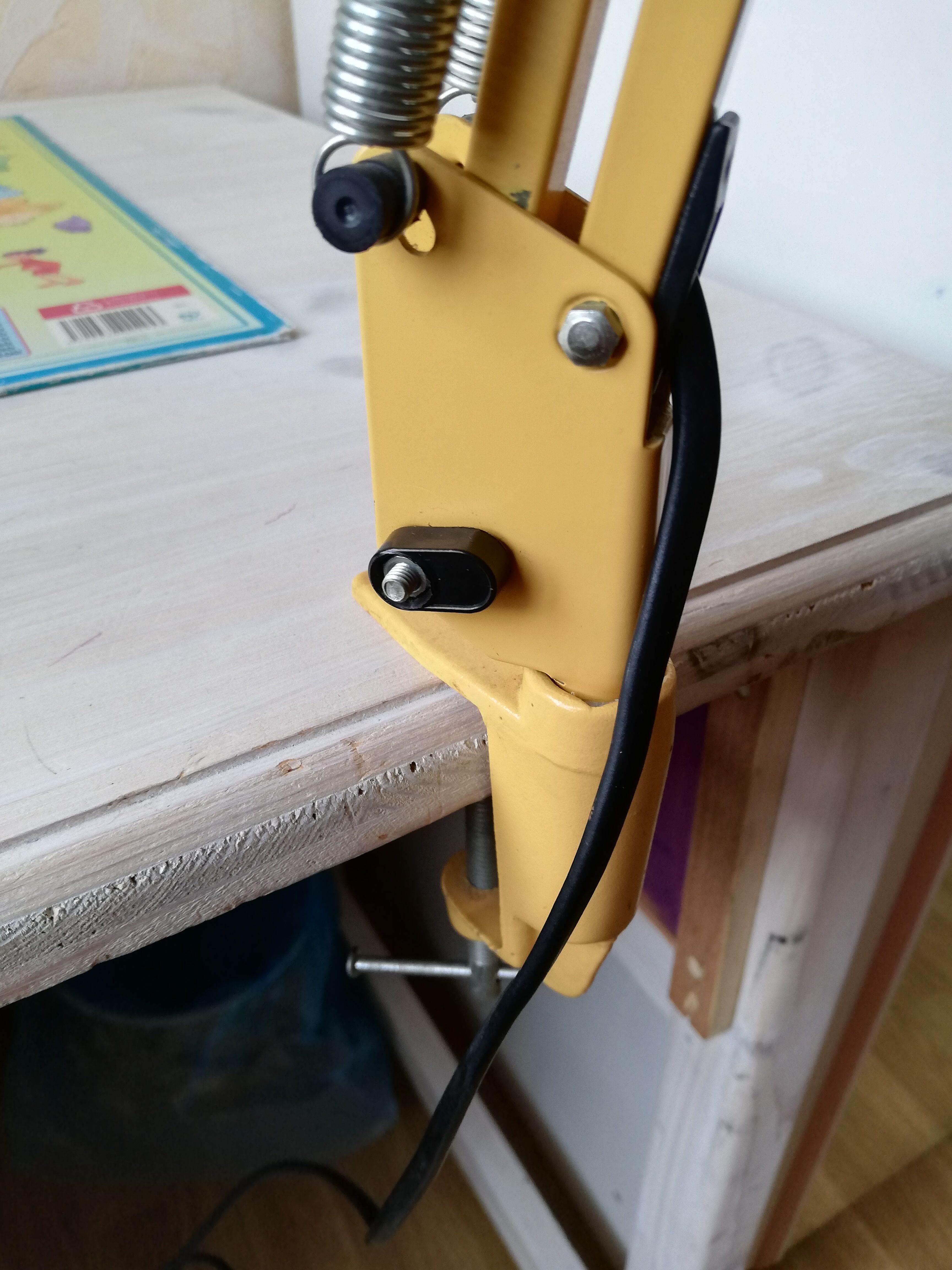 Articulated lamp brand twist