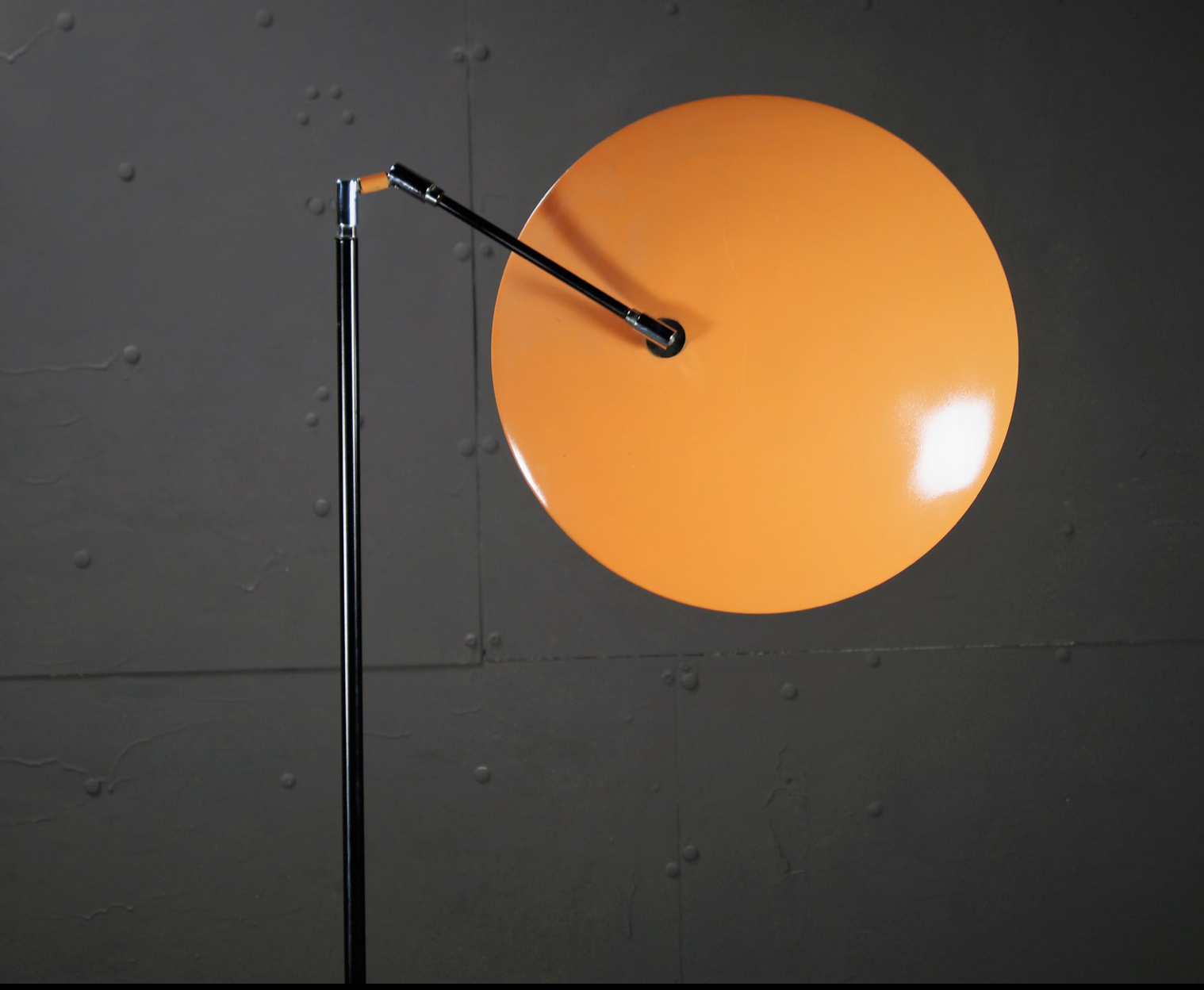 Minimalist lamppost Queens Gallery 1980s Utrecht Netherlands
