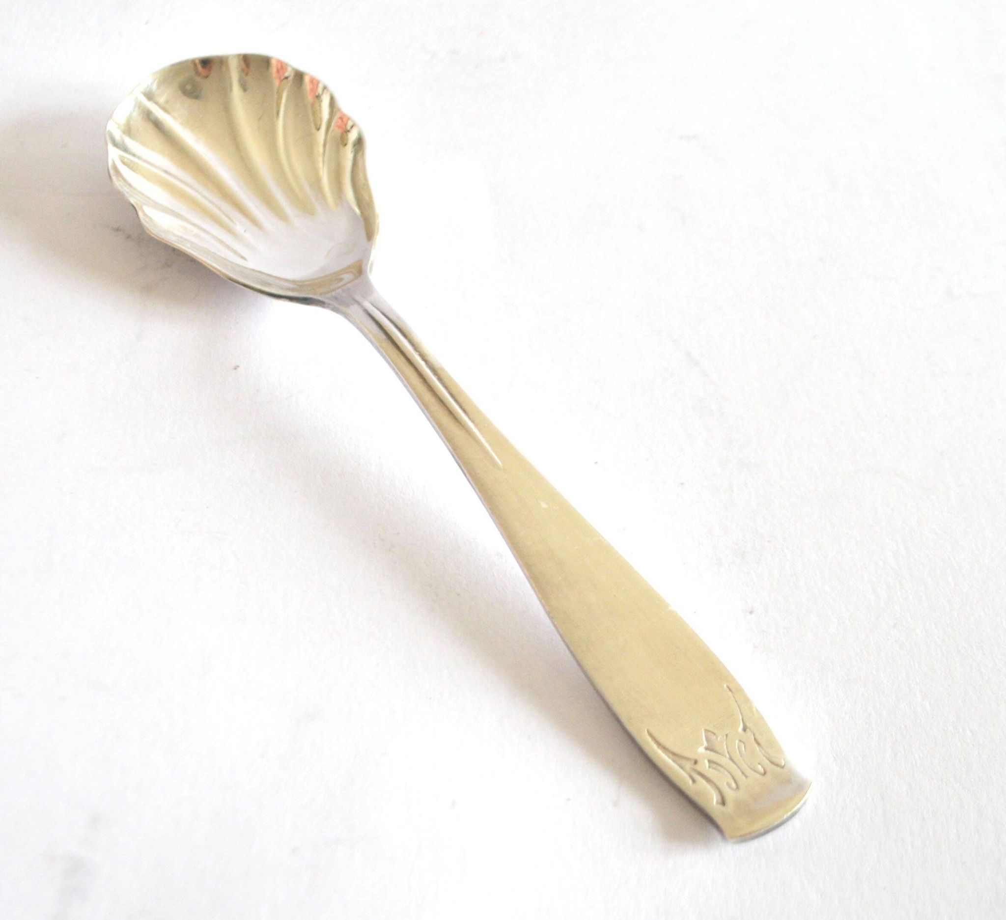 Cuillère à sucre vintage en métal argenté Gulden Alsace, décor coquille