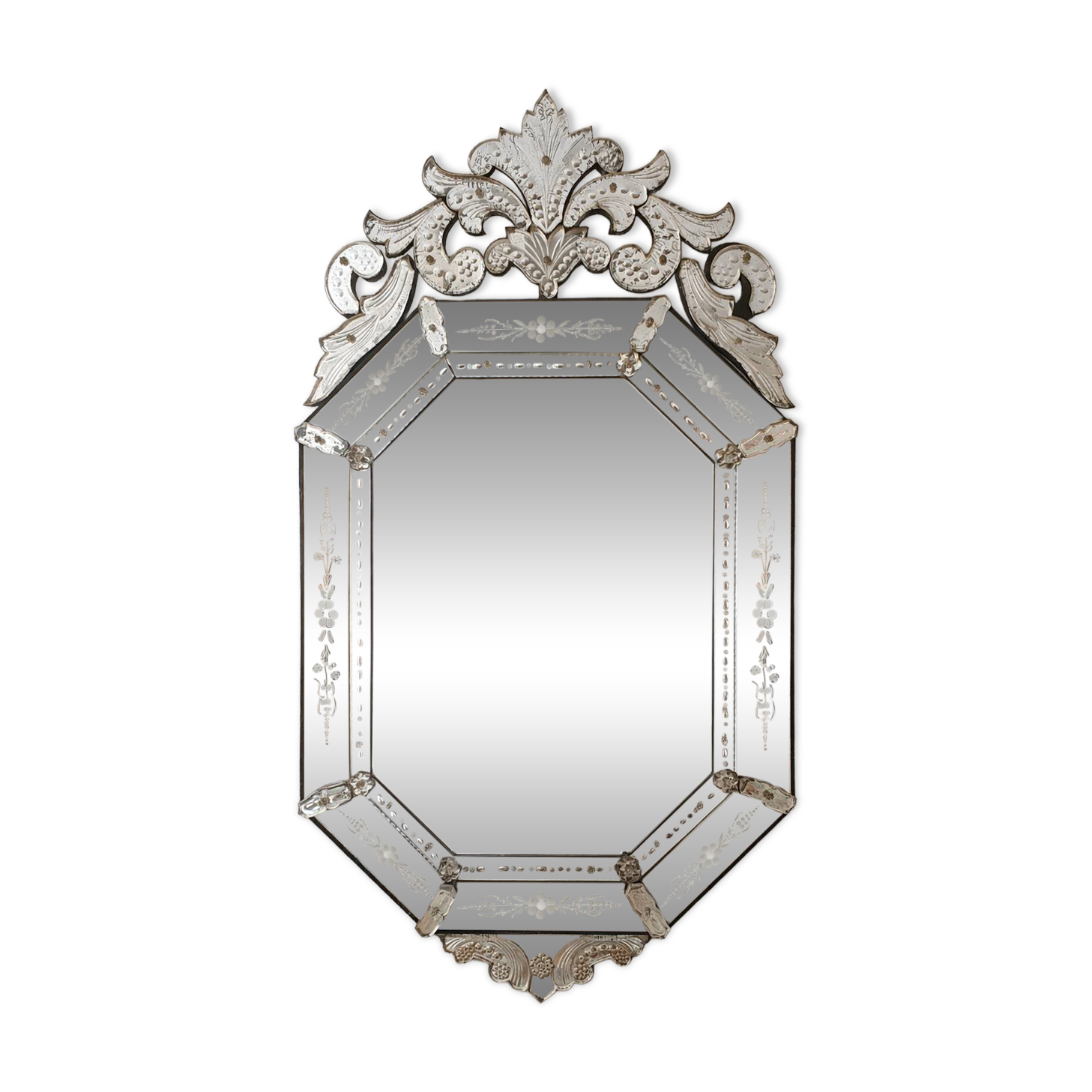 Antique Venetian mirror from the late 19th century – bevelled glass & engraved decoration – 124 x 68