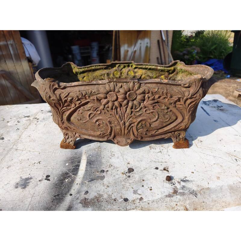 Pair of cast iron planters from 1900 by the Charleville-Mézières establishments.