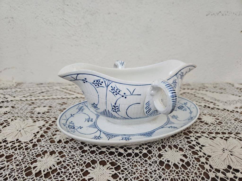Earthenware gravy boat