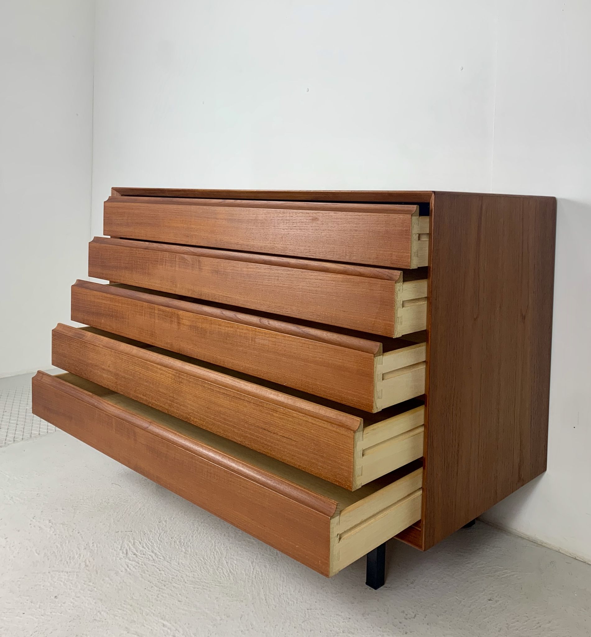 Commode danoise années 1960
