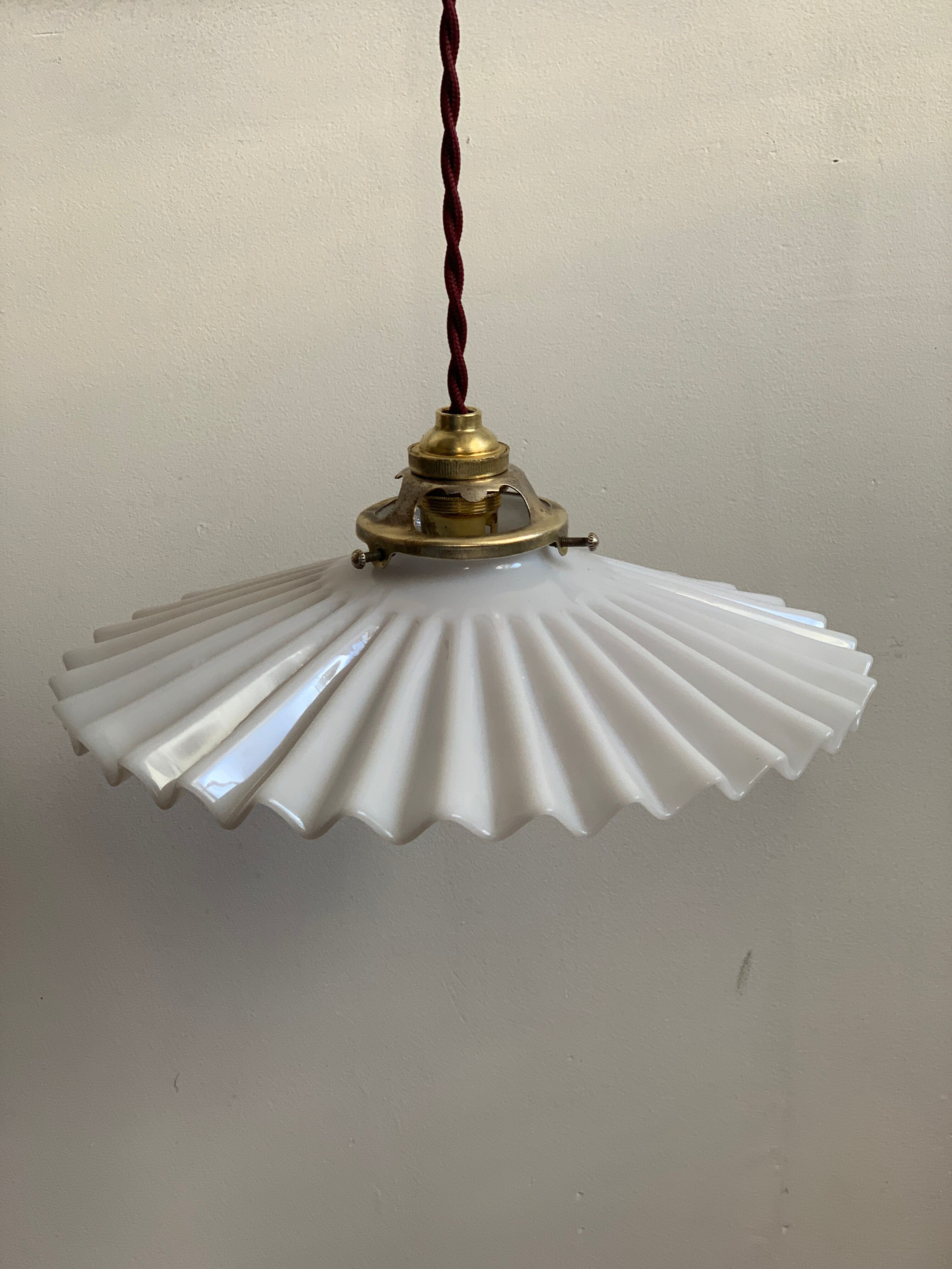 Opaline suspension