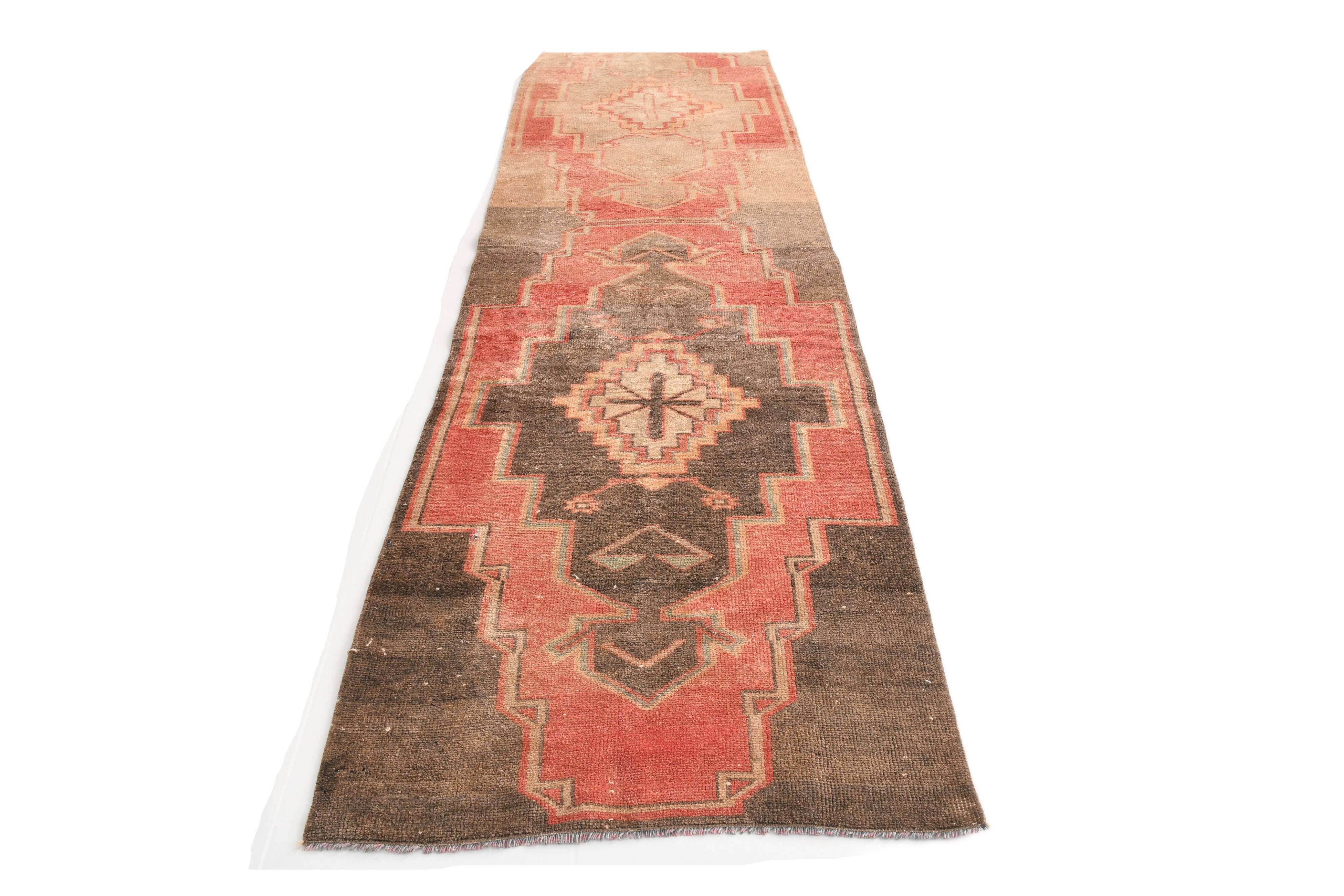 Tapis persan de couloir vintage rouge et marron