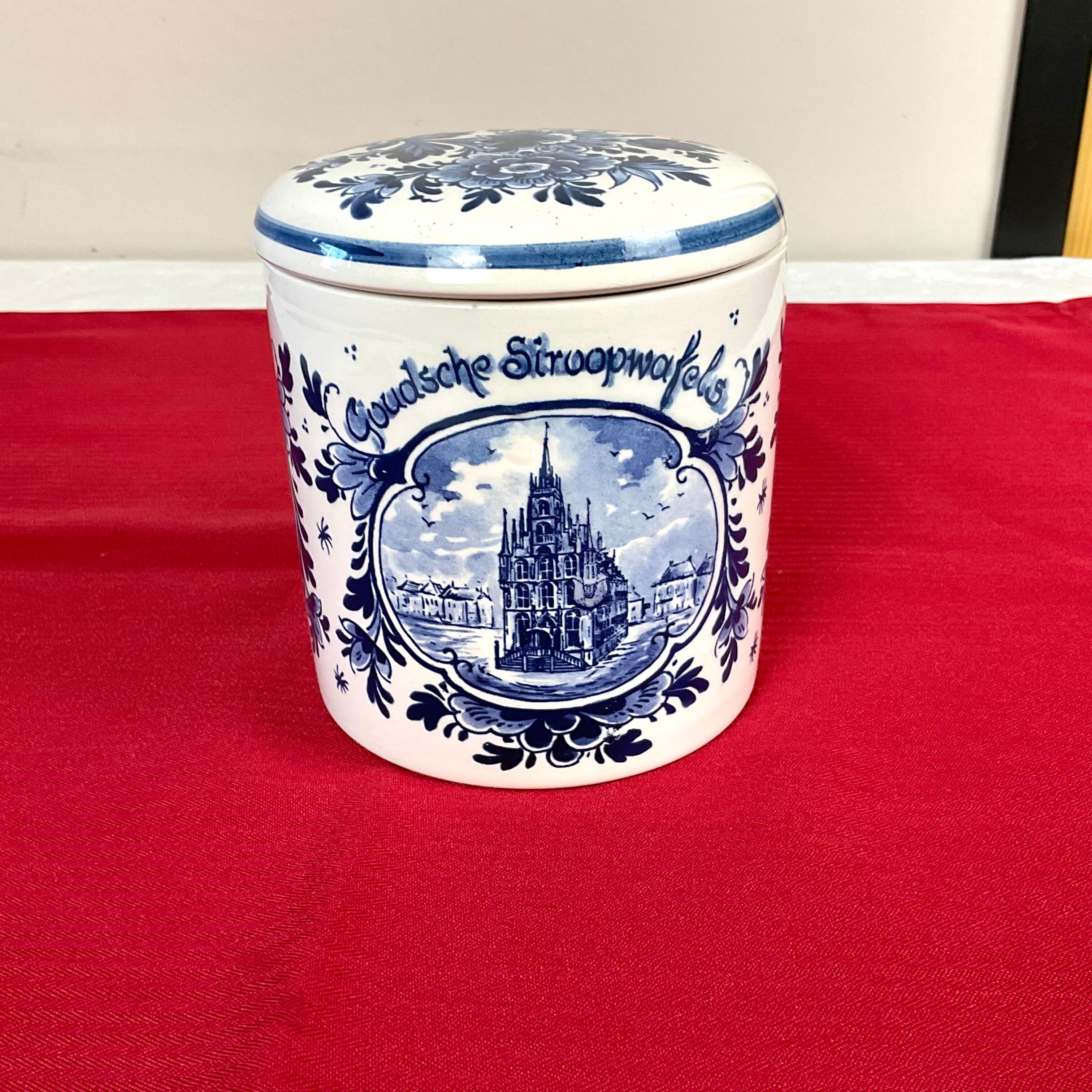 Delft blue Holland ceramic candy box