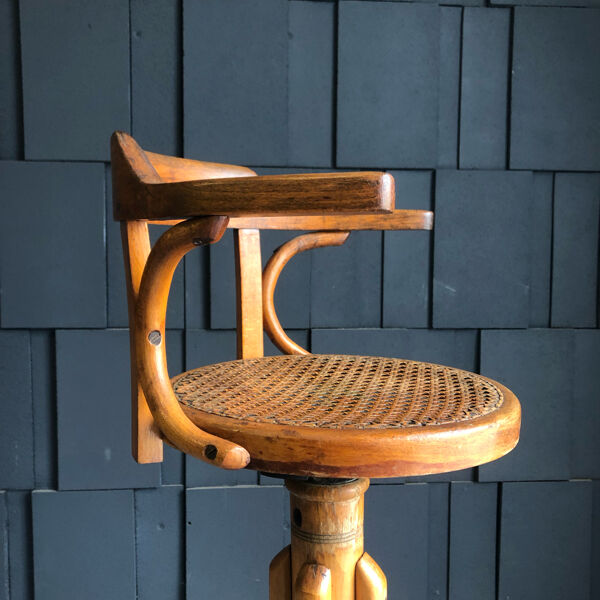 Chaise haute cannée pour enfant