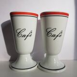Service de 2 tasses à café sur pied en porcelaine de Limoges mazagrans, atelier du tabalou