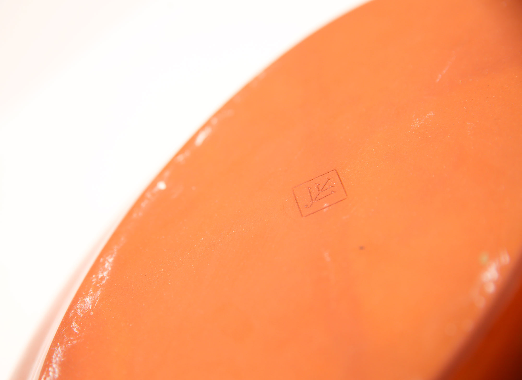 Portuguese XL dish in orange enamelled clay with unbleached flowers and green leaves