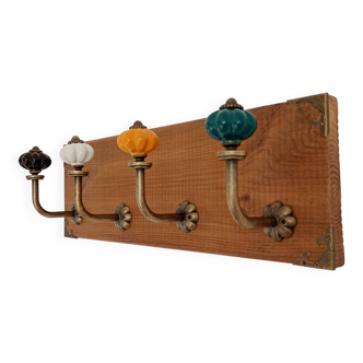 Vintage style wall coat rack – wood and multicoloured ceramic hooks