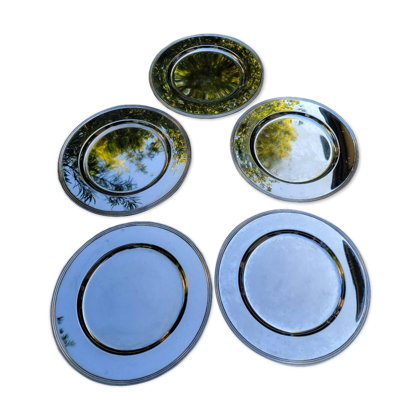 5 assiettes de présentation en métal argenté