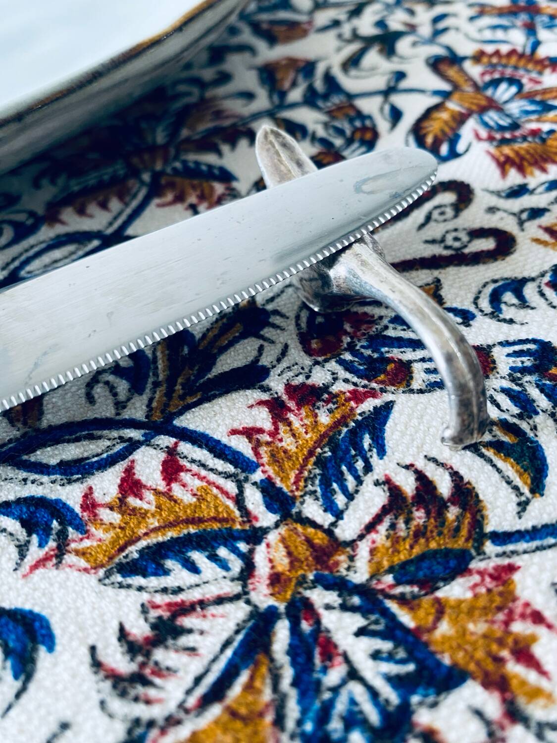 Knife holder in the style of Christofle