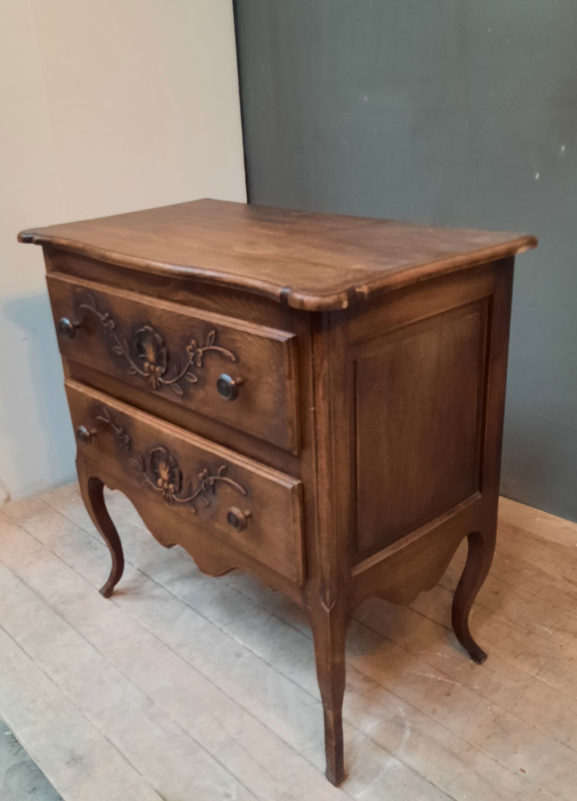Rustic neo-wooden oak commodity with 2 torroirs