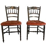 Paire de chaises Napoléon III à décor d’oiseaux, assises en velours capitonné