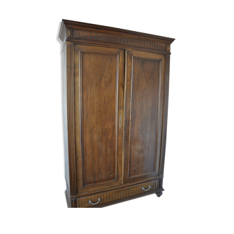 Armoire ancienne en noyer avec penderie