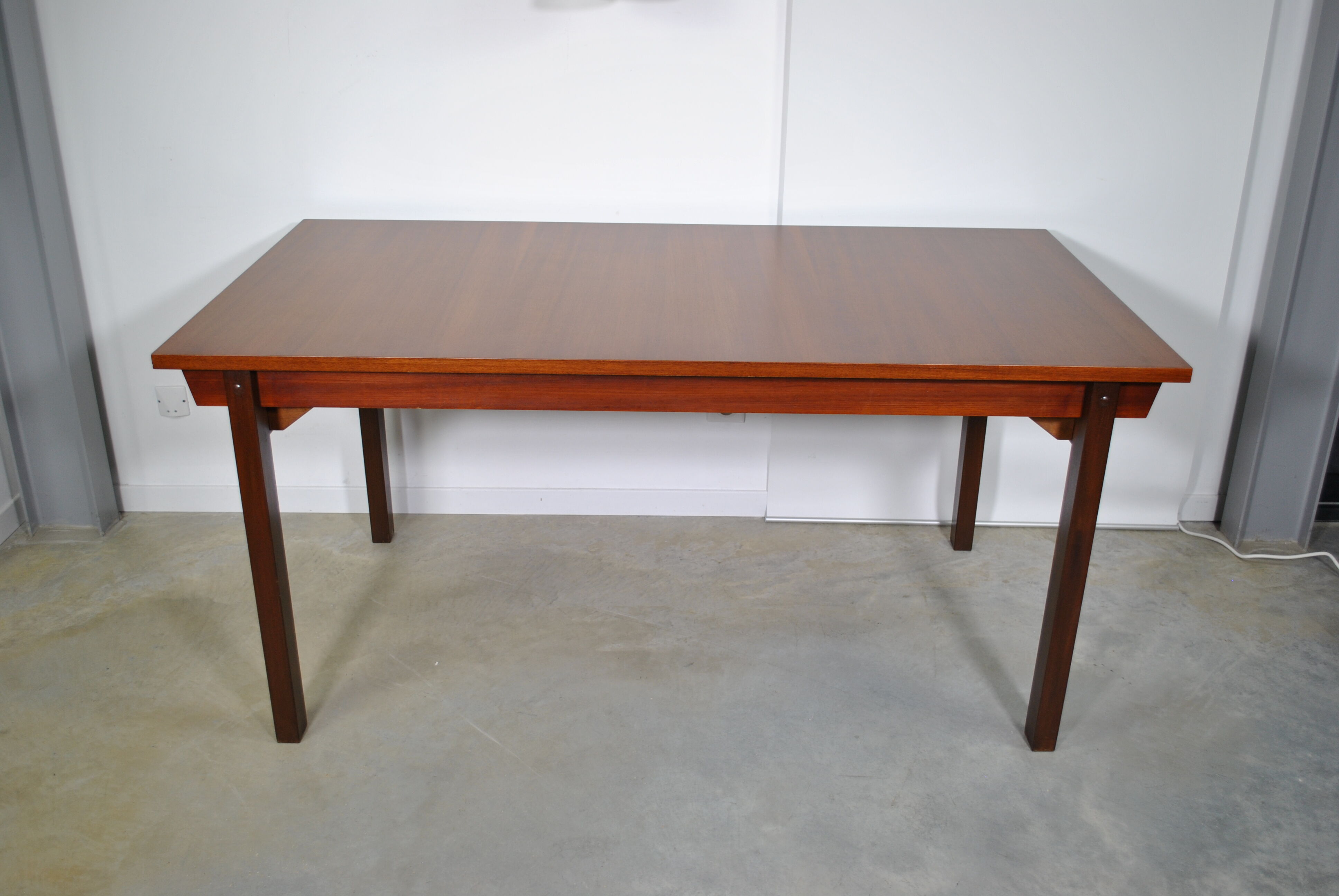 Extendable dining table in 1970 teak