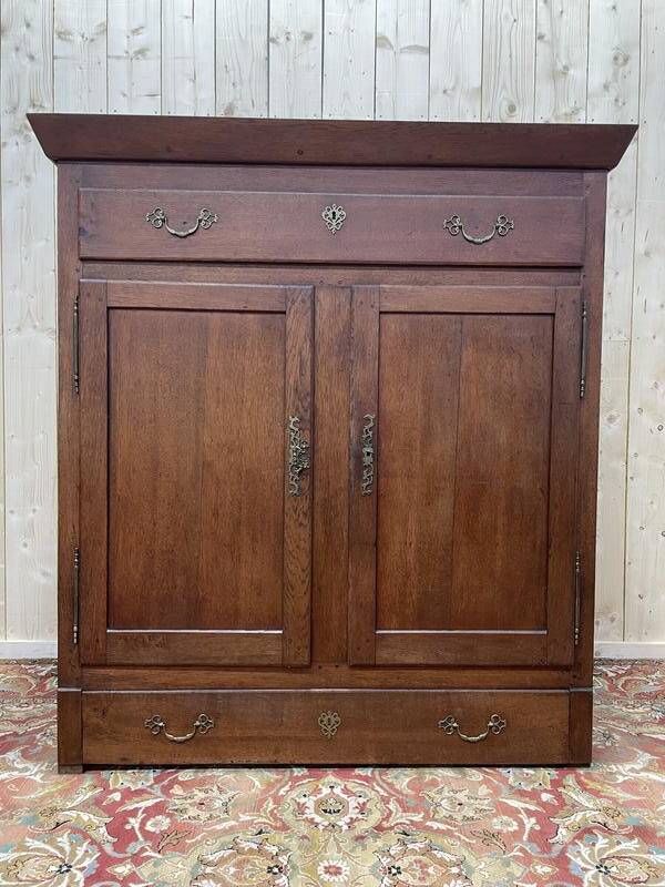 Armoire basse en chêne massif
