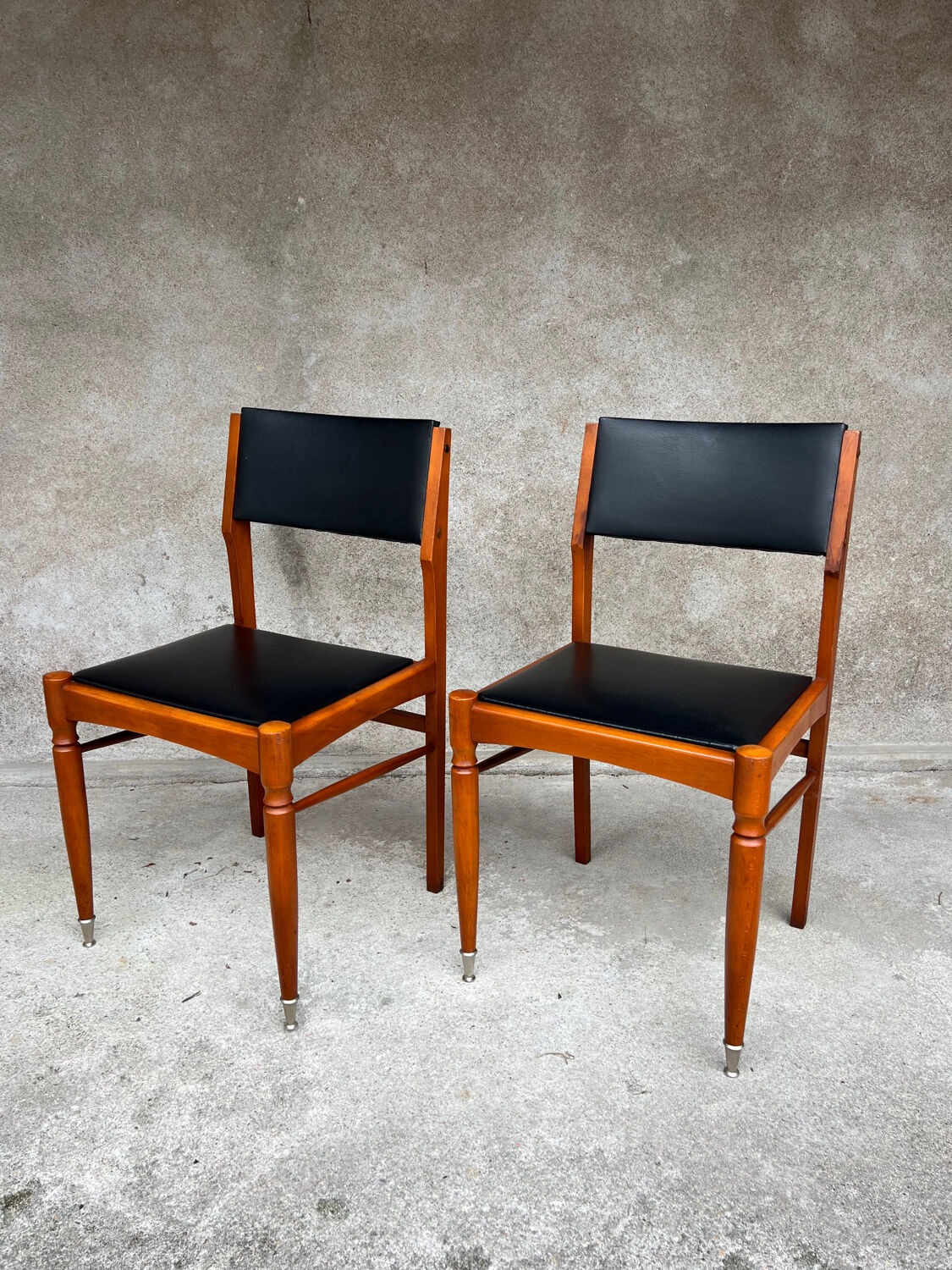 2 wooden and faux leather chairs in Scandinavian style