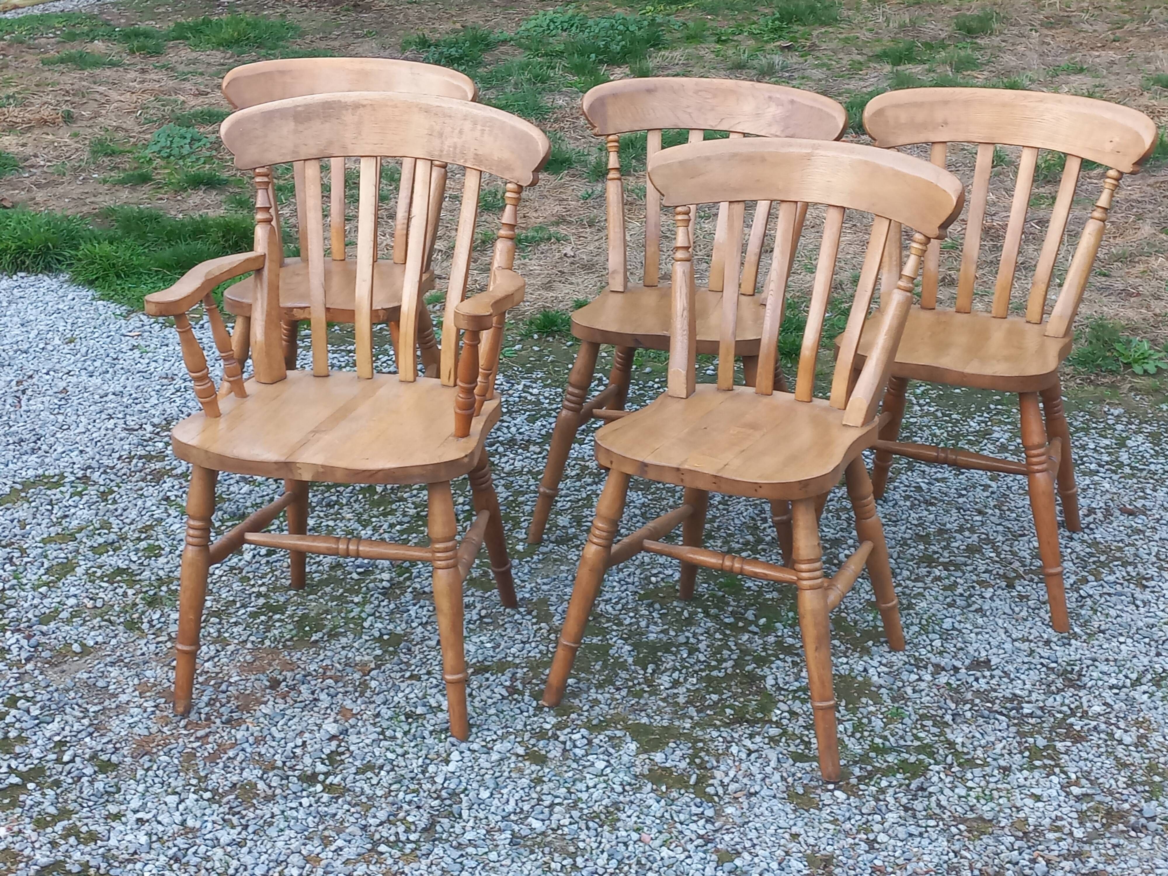 Set de 4 chaises et 1 fauteuil style montagne en chêne