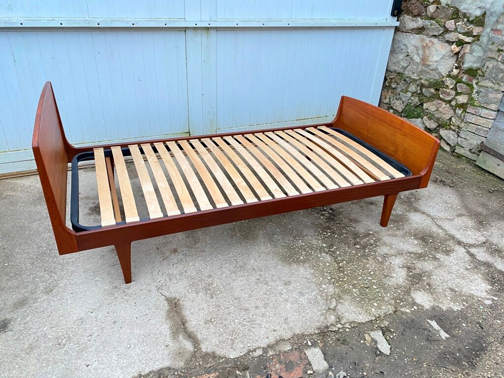 Single bed in Scandinavian NF teak 60s