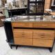 Ancien comptoir vitrine d’angle de maroquinier