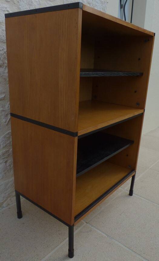 Meuble vintage avec étagères en bois et métal