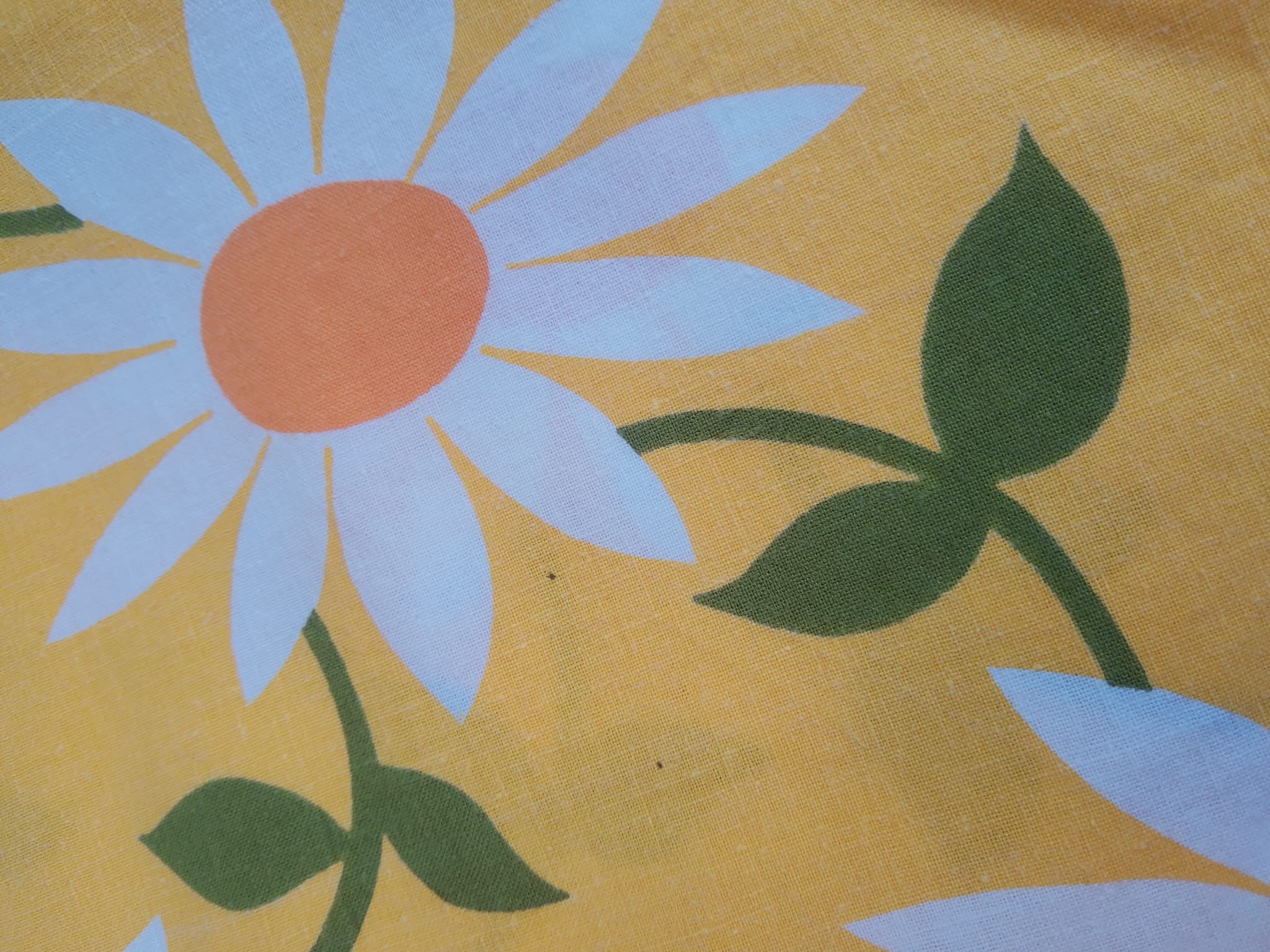 Set yellow tablecloth marguerite pattern and 8 vintage napkins