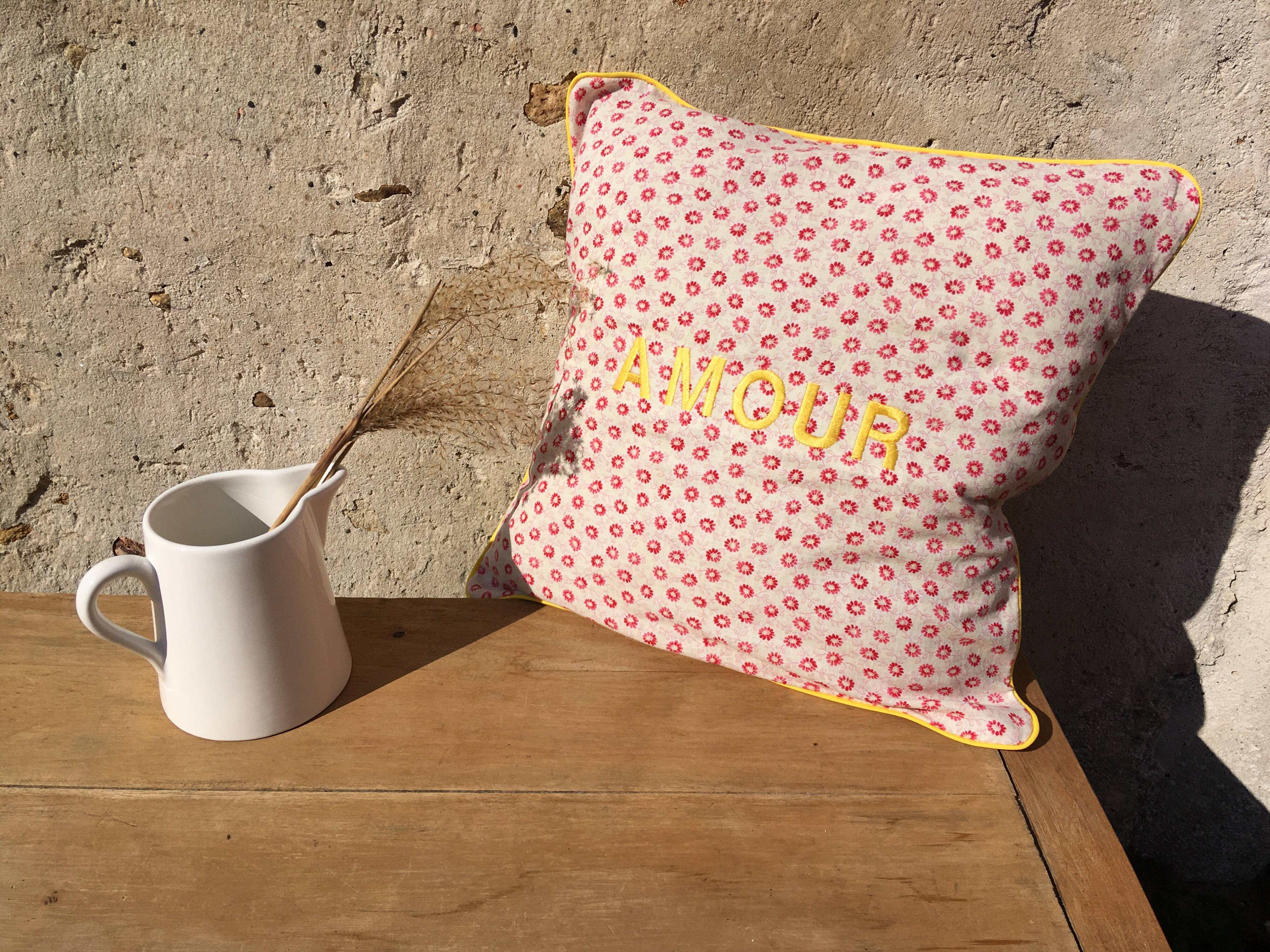Housse de coussin en tissu vintage brodé