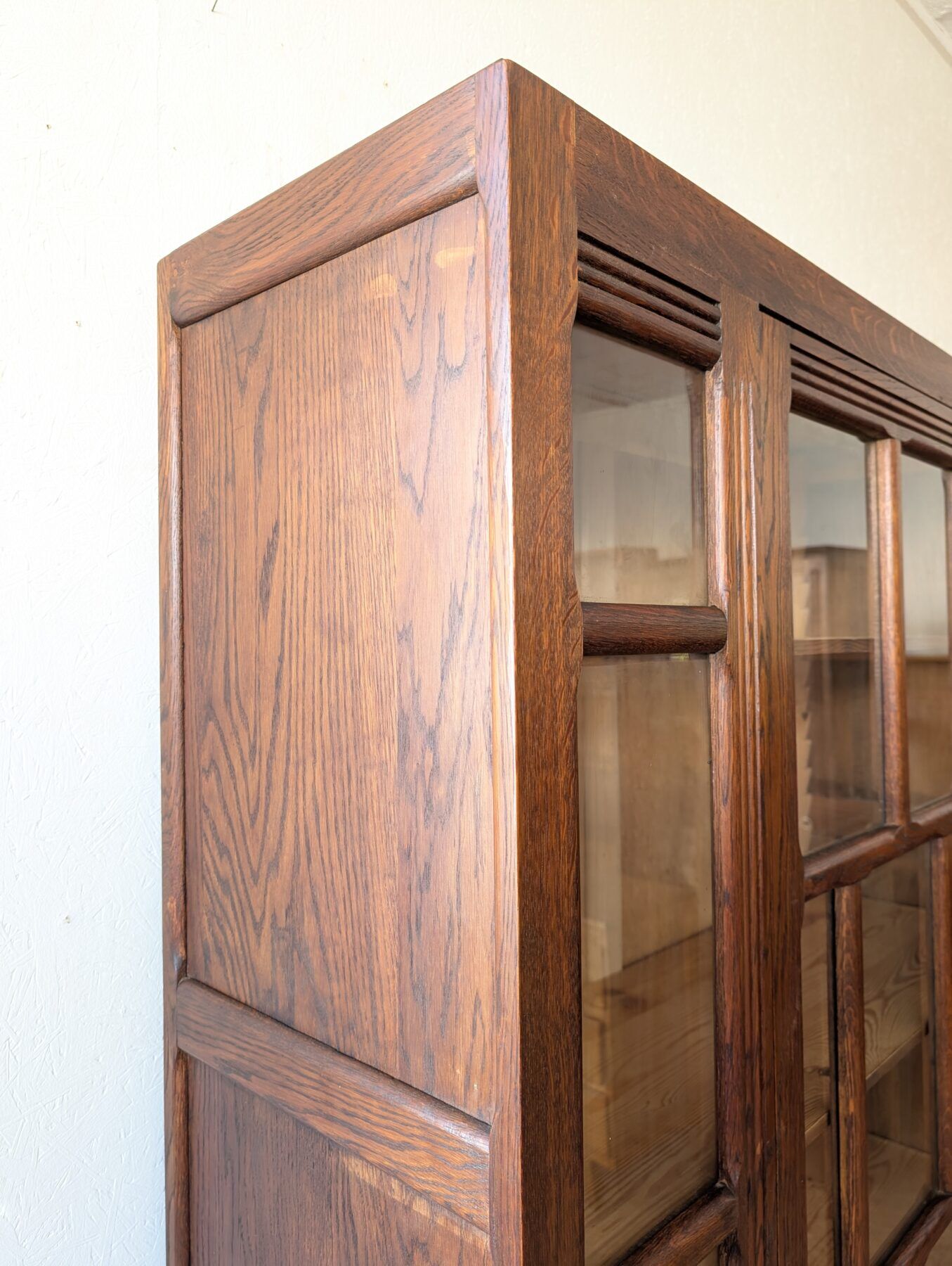 Armoire vitrée chêne massif des années 40/50