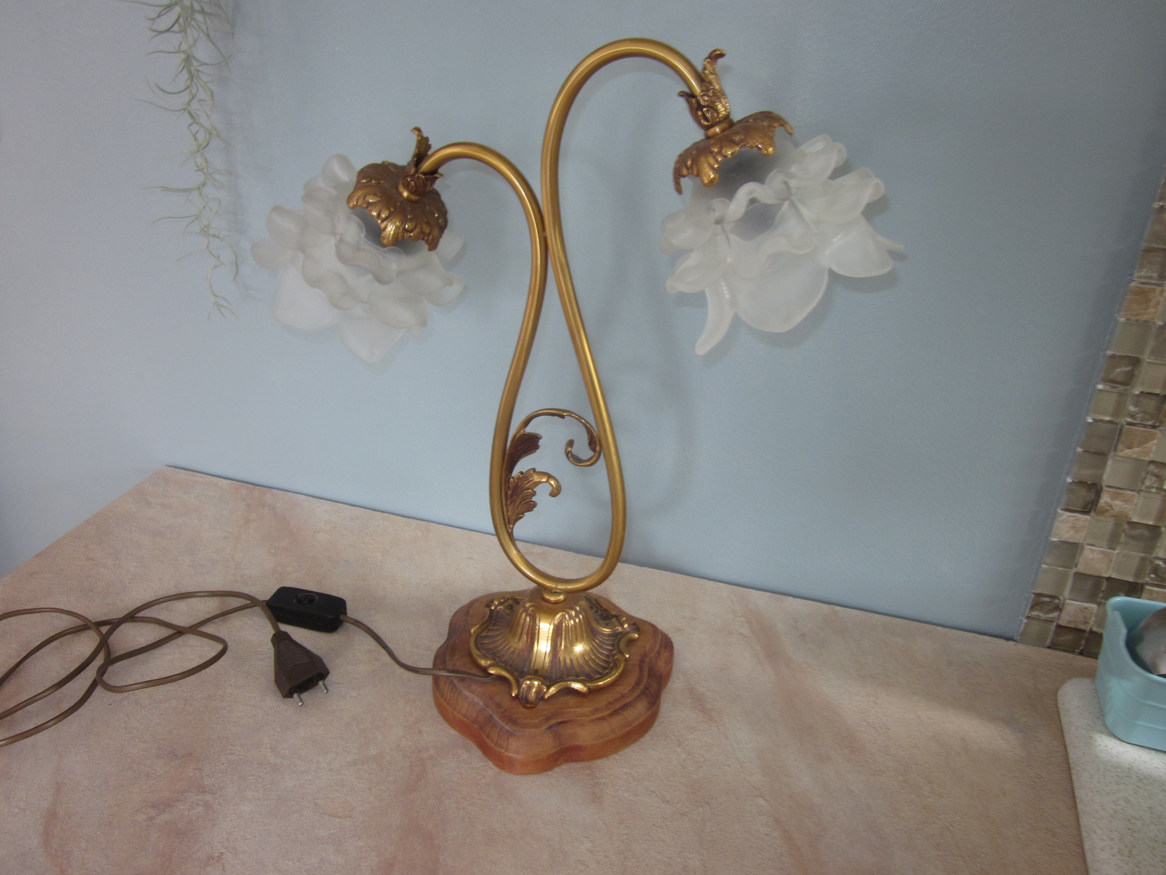 Bronze lamp has 2 tulips shaped flowers