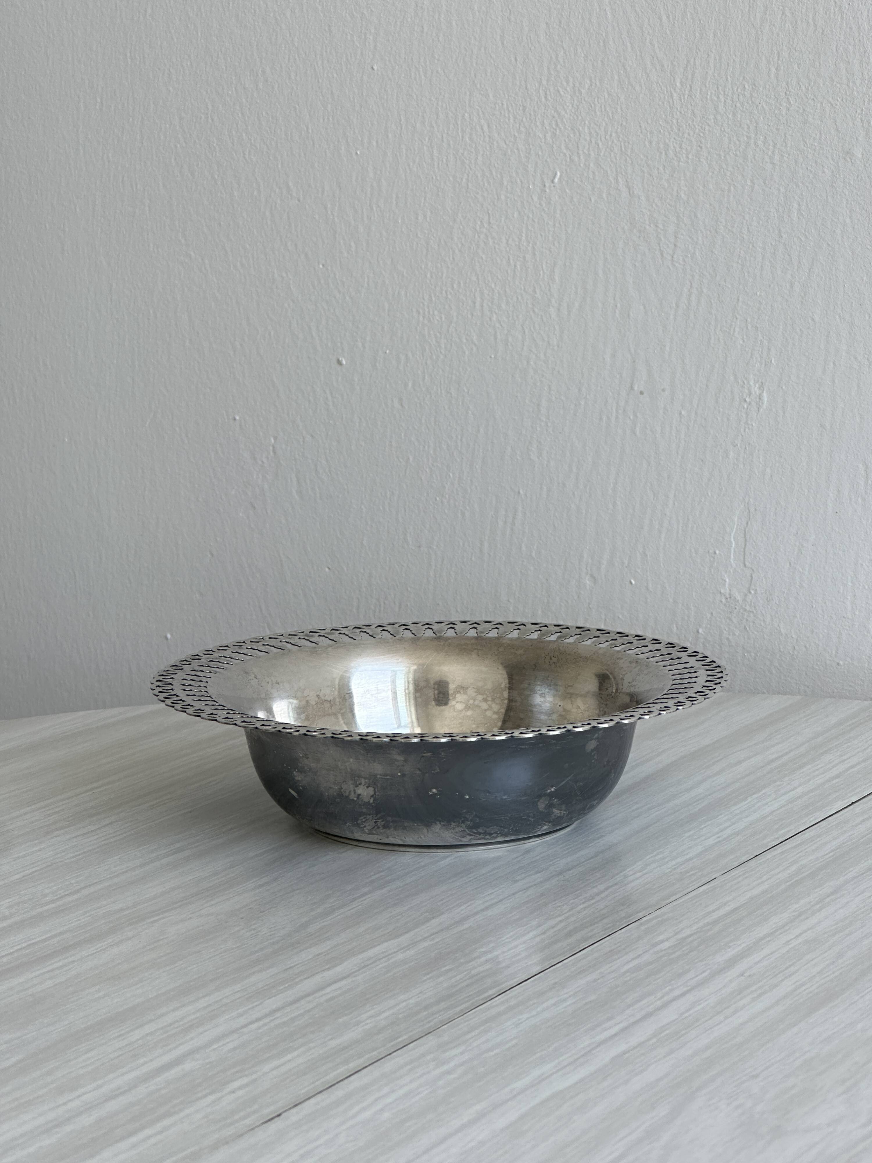 Old dish, old basket