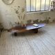 Table basse années 50 plateau bois exotique XXL