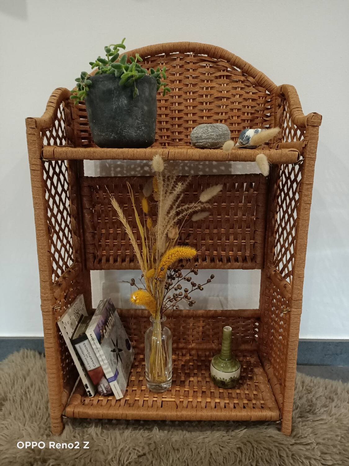 Folding rattan shelf