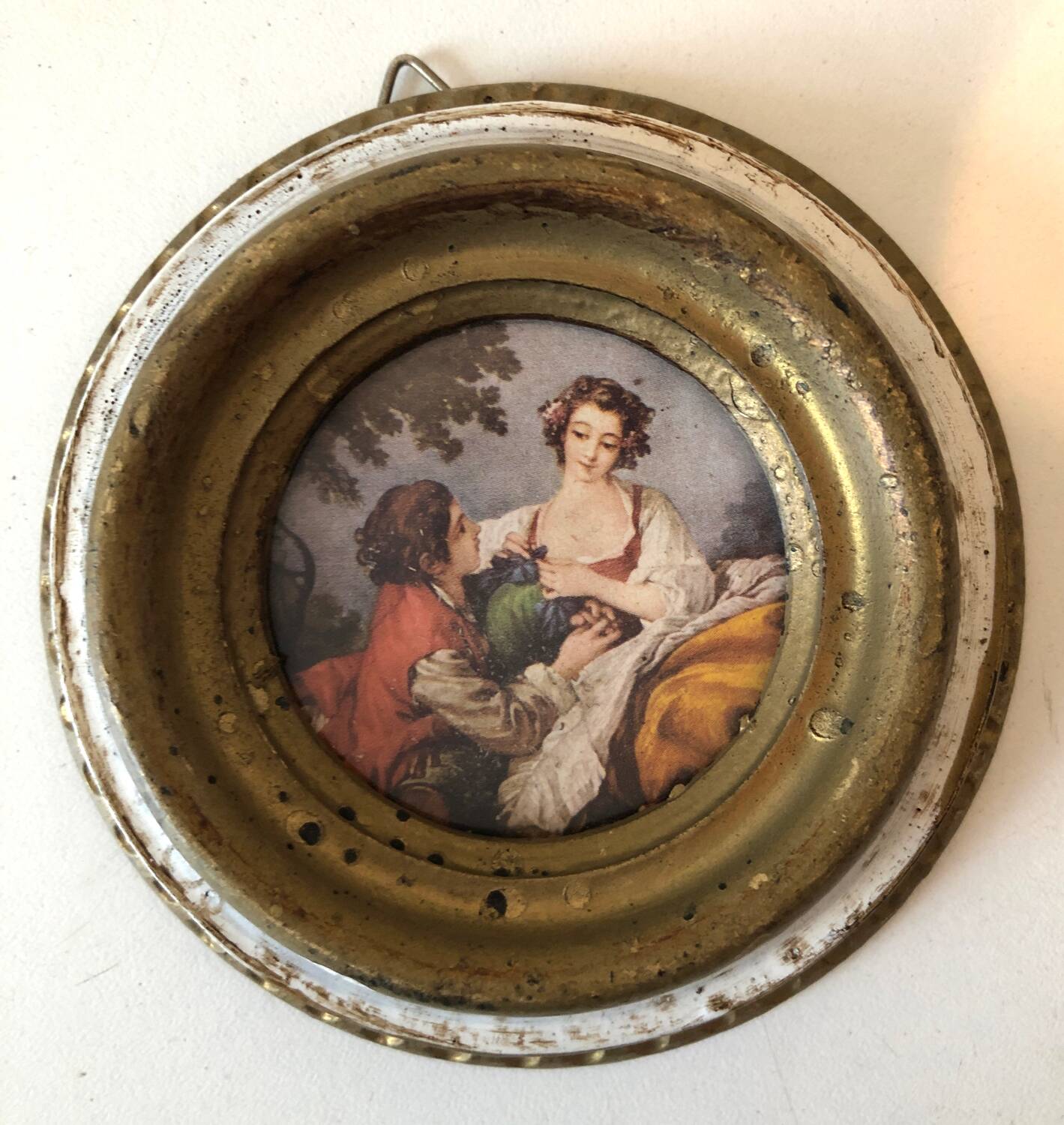 Pair of round Italian frames
