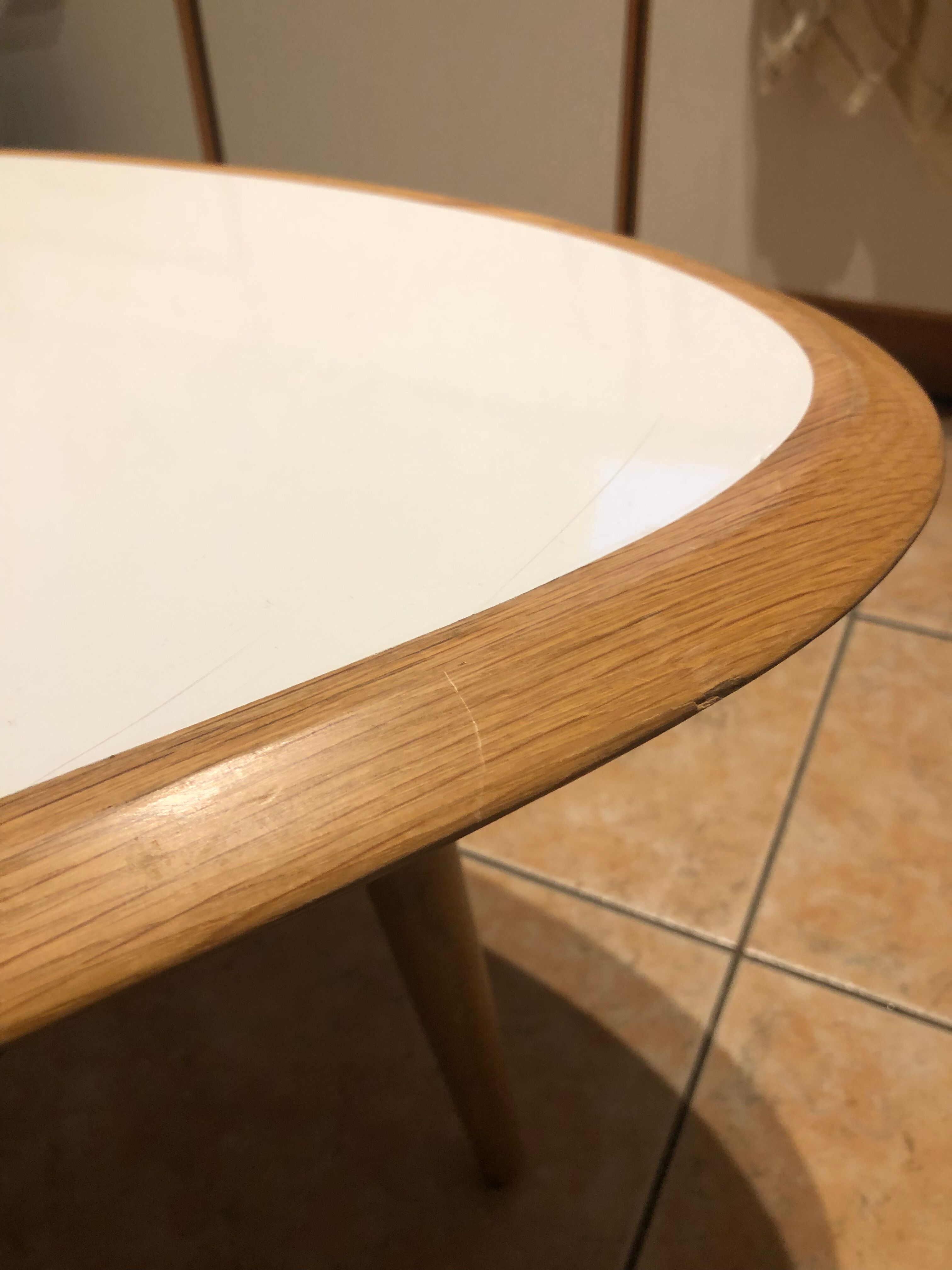 Coffee table small red edition white lacquer